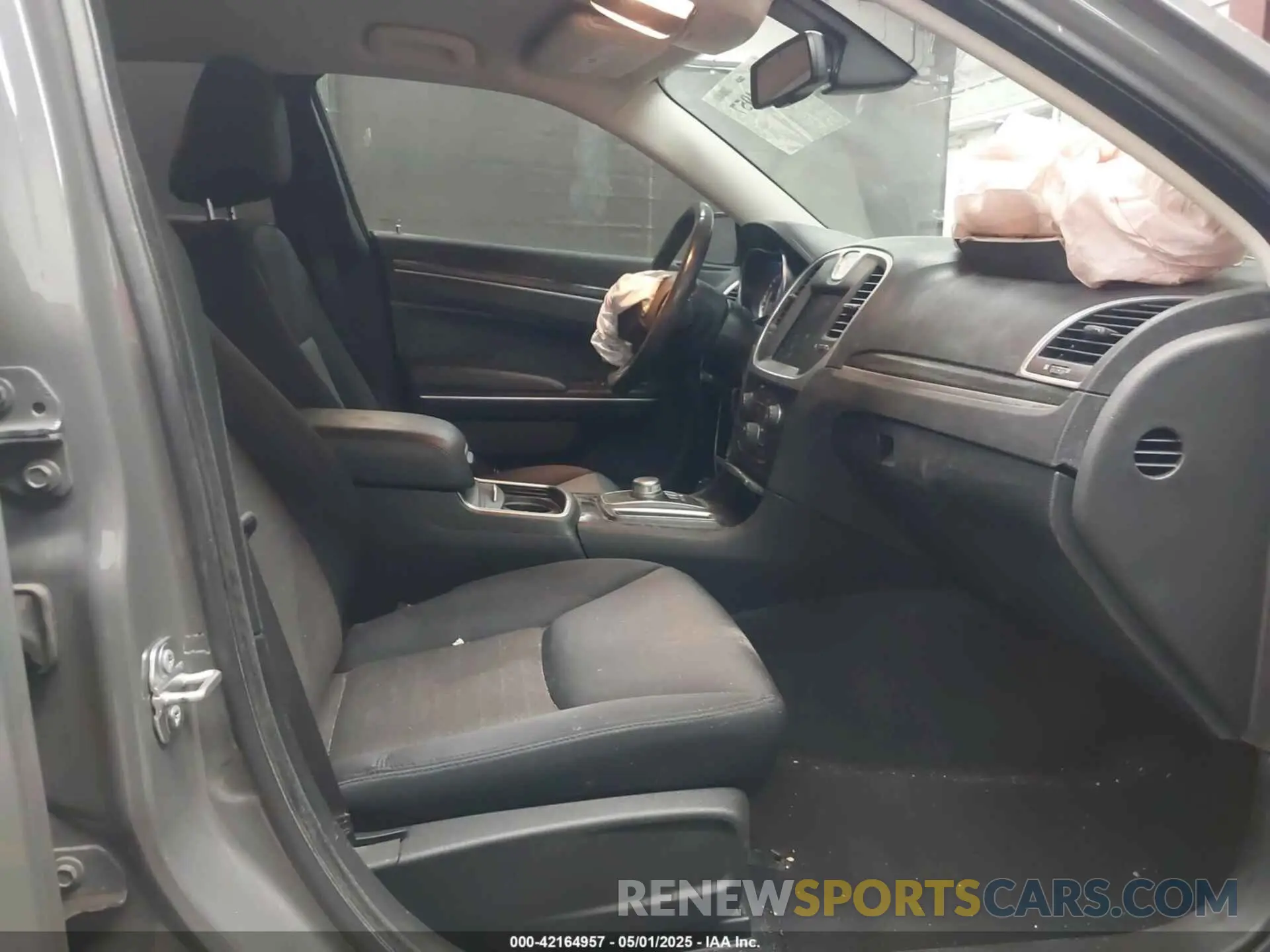 5 Photograph of a damaged car 2C3CCAAG9KH704514 CHRYSLER 300 2019