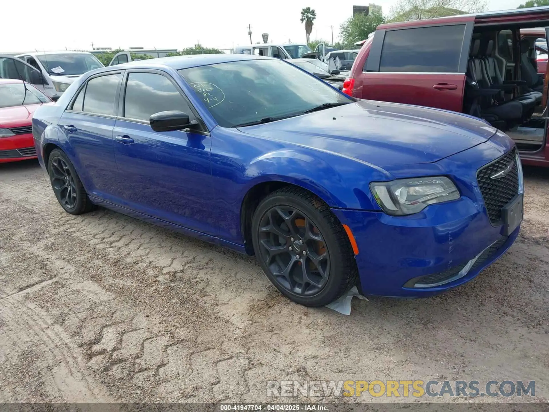 1 Фотография поврежденного автомобиля 2C3CCAAGXKH589924 CHRYSLER 300 2019
