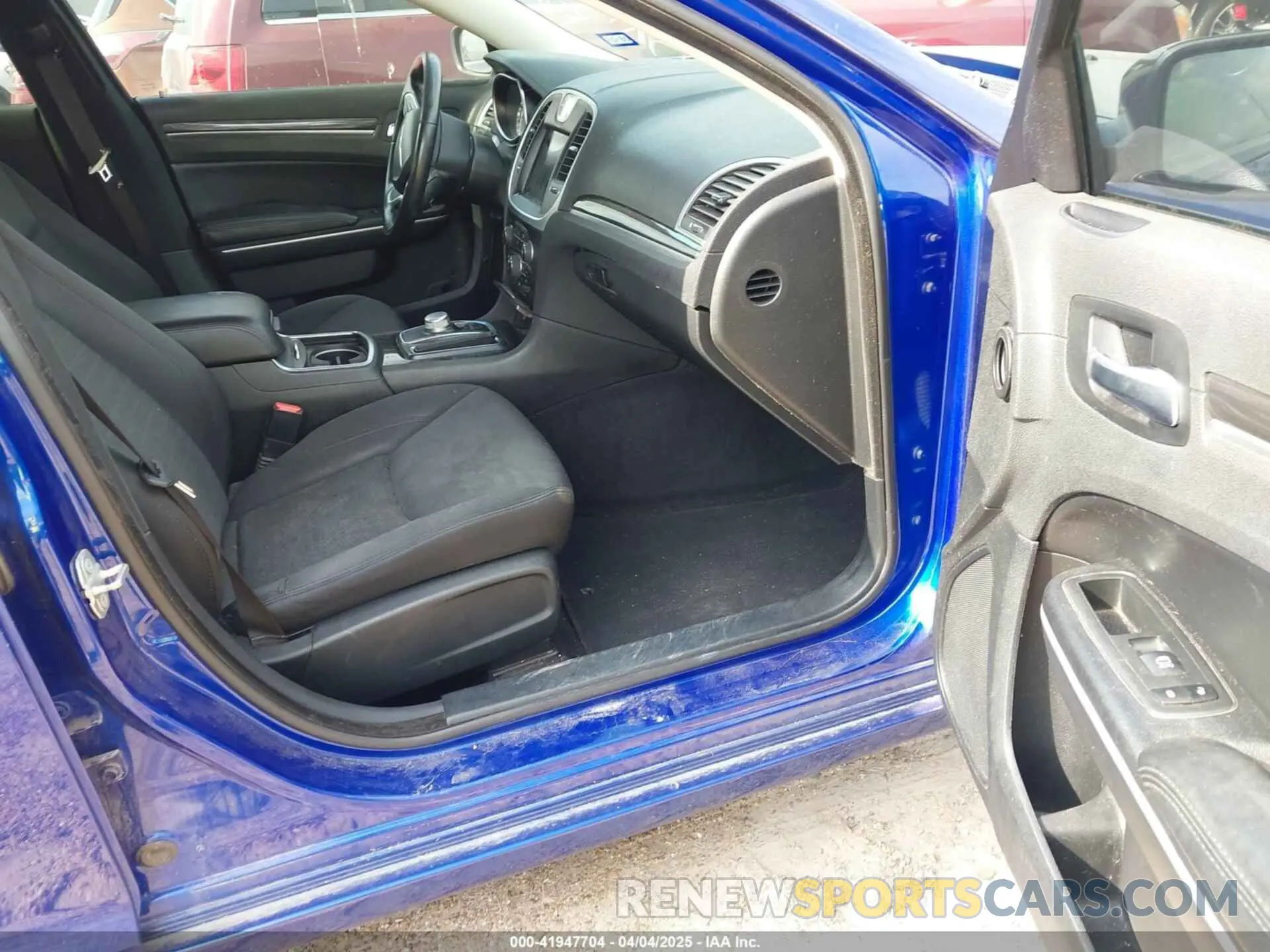 5 Фотография поврежденного автомобиля 2C3CCAAGXKH589924 CHRYSLER 300 2019