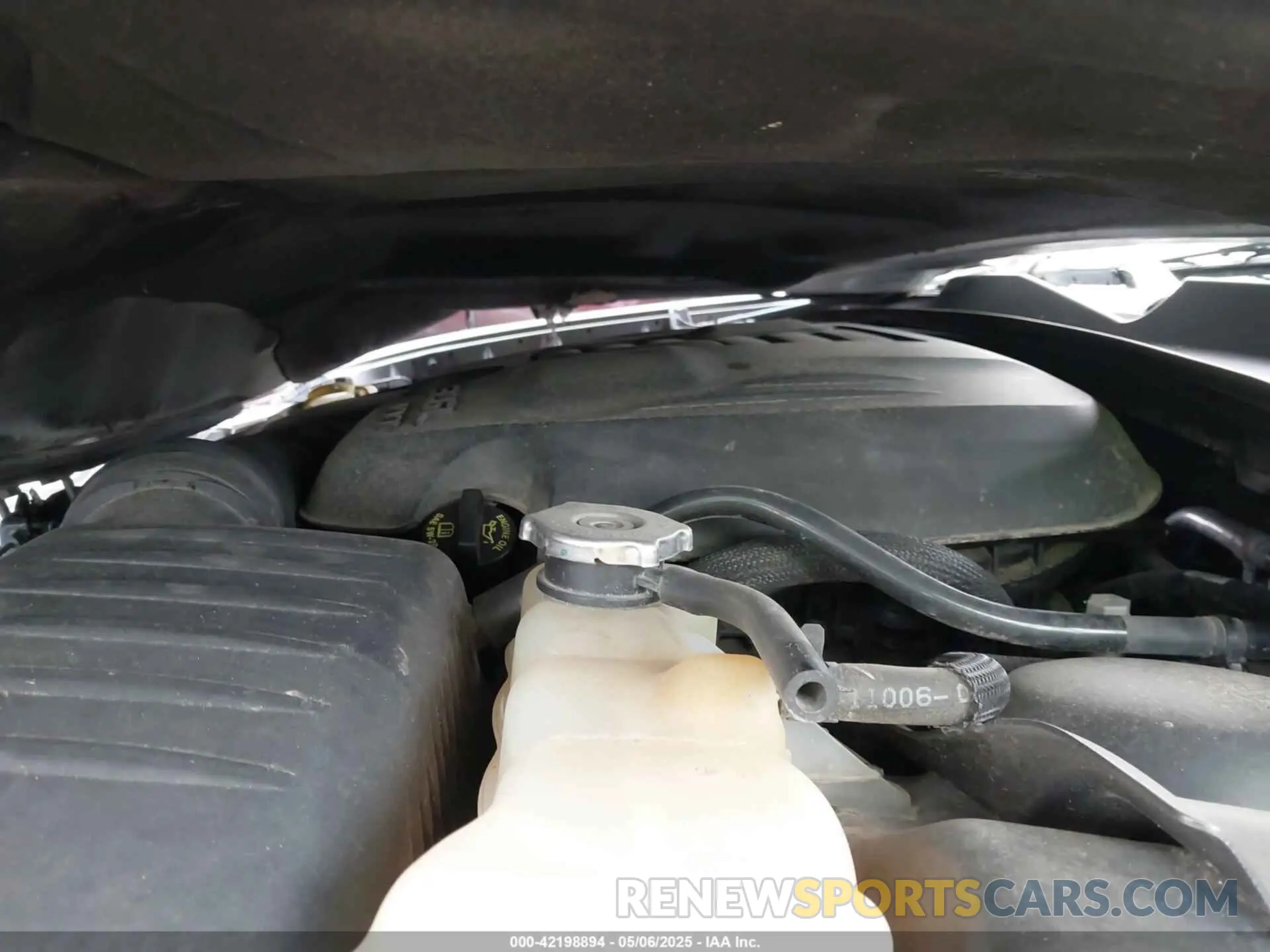 10 Photograph of a damaged car 2C3CCABG0KH516446 CHRYSLER 300 2019
