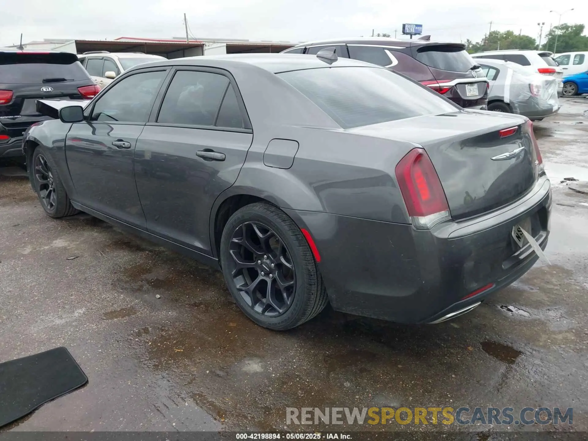 3 Photograph of a damaged car 2C3CCABG0KH516446 CHRYSLER 300 2019