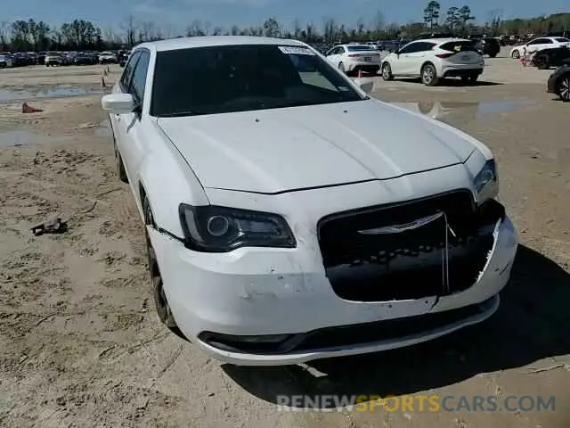 11 Photograph of a damaged car 2C3CCABG1KH654061 CHRYSLER 300 2019