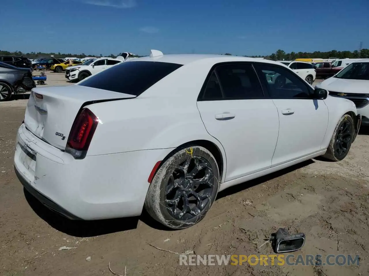 3 Photograph of a damaged car 2C3CCABG1KH654061 CHRYSLER 300 2019