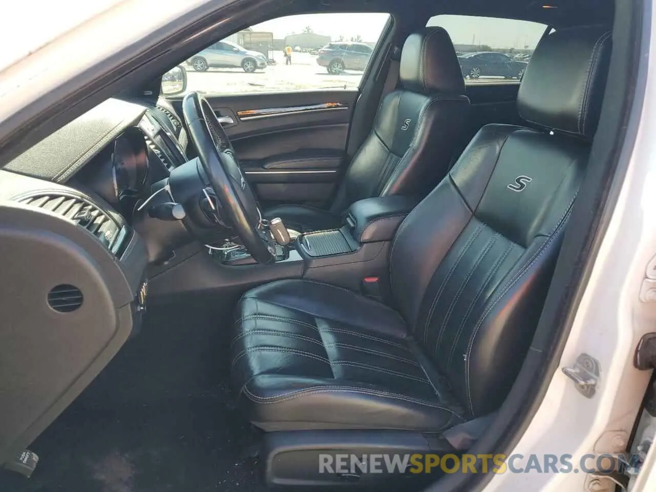 7 Photograph of a damaged car 2C3CCABG1KH654061 CHRYSLER 300 2019