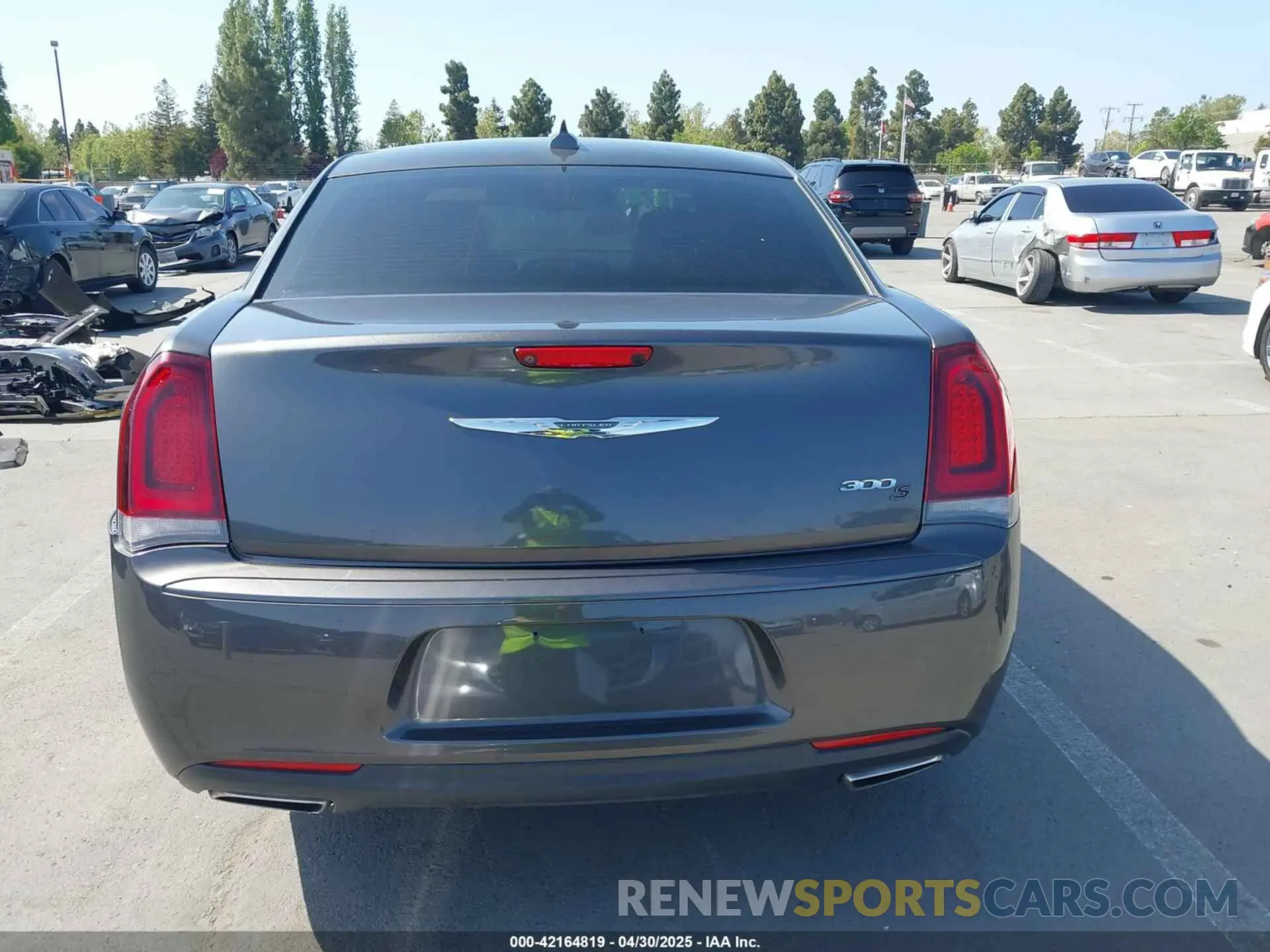 17 Photograph of a damaged car 2C3CCABG2KH590239 CHRYSLER 300 2019