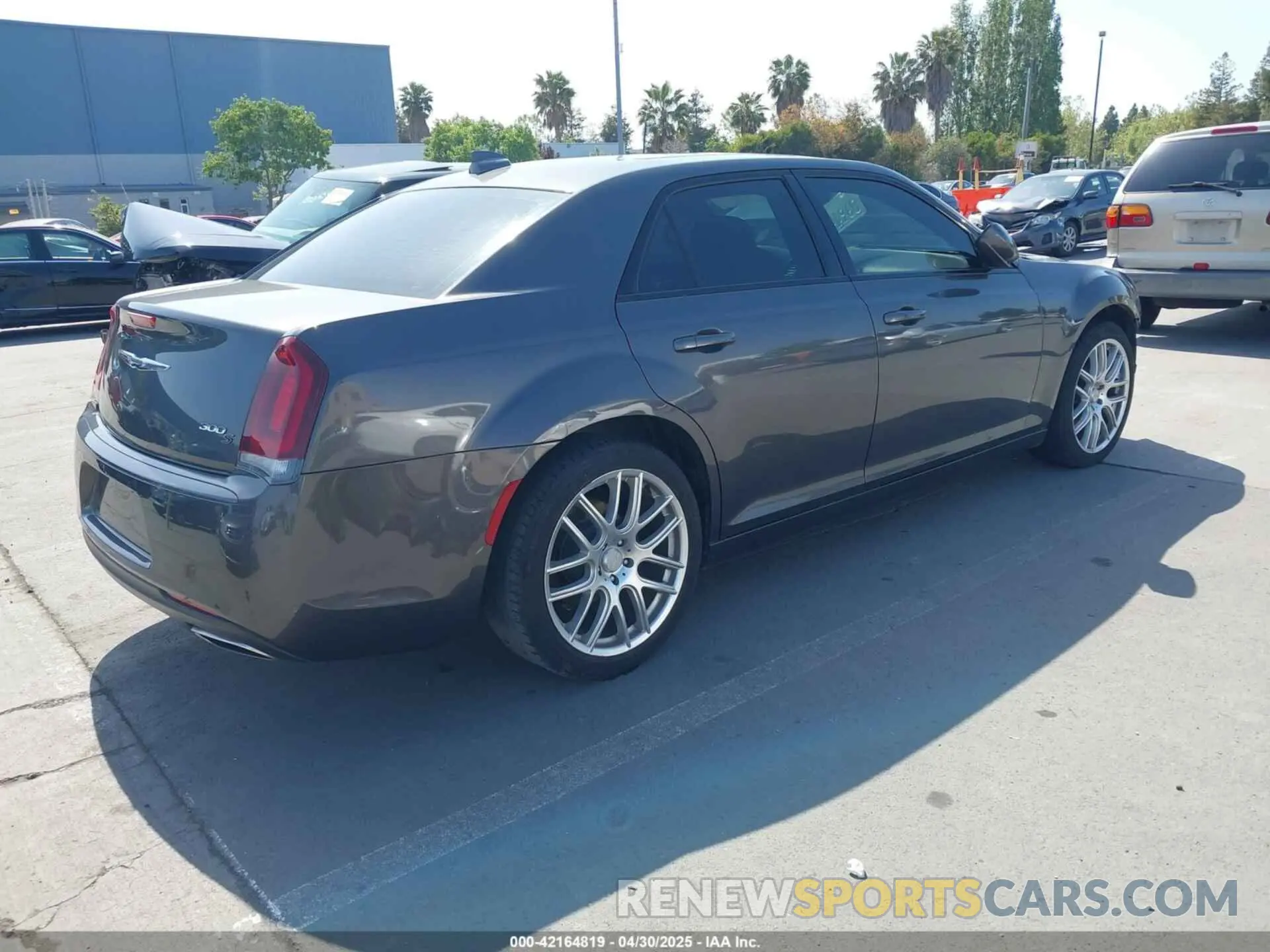 4 Photograph of a damaged car 2C3CCABG2KH590239 CHRYSLER 300 2019