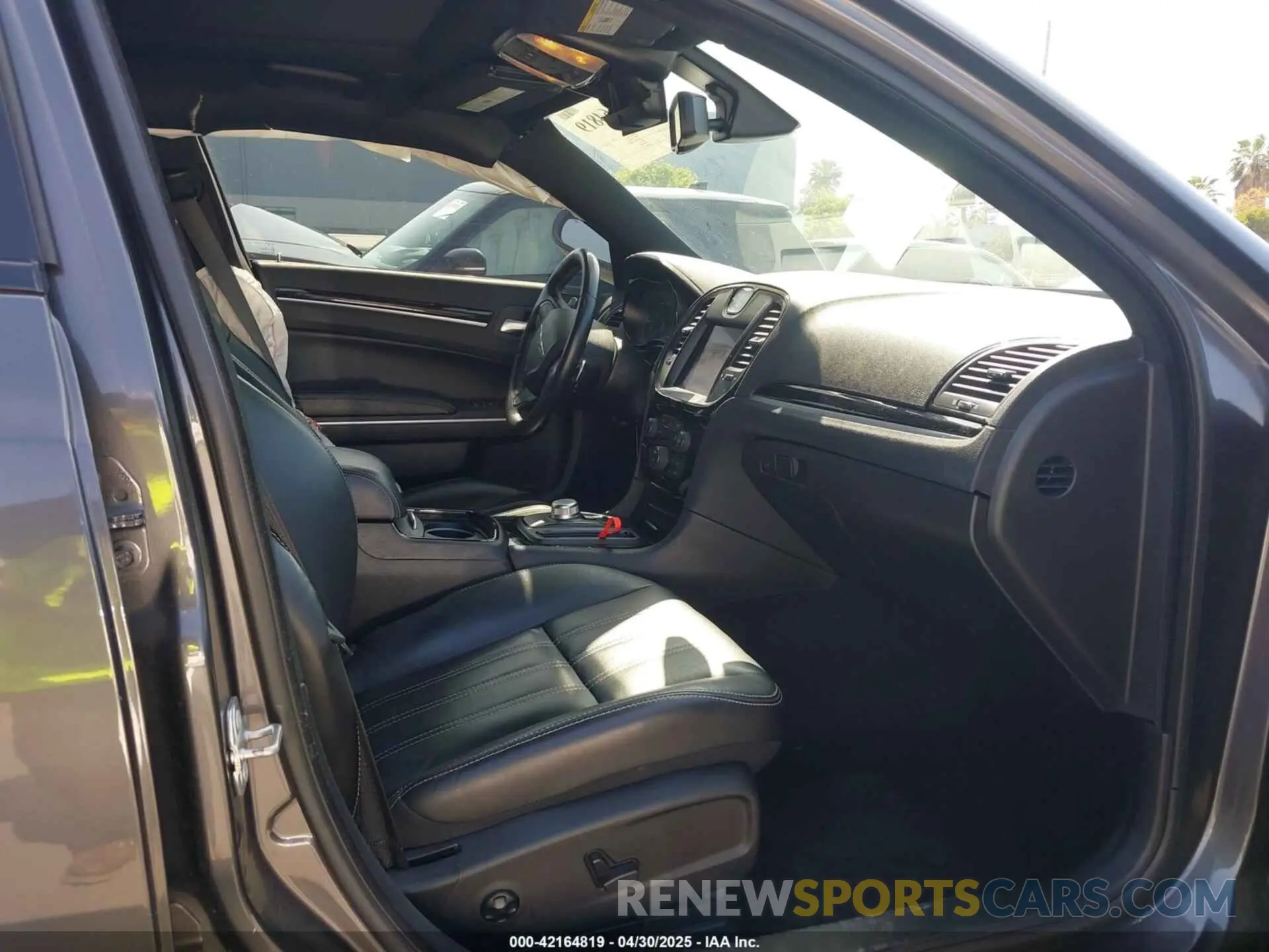 5 Photograph of a damaged car 2C3CCABG2KH590239 CHRYSLER 300 2019