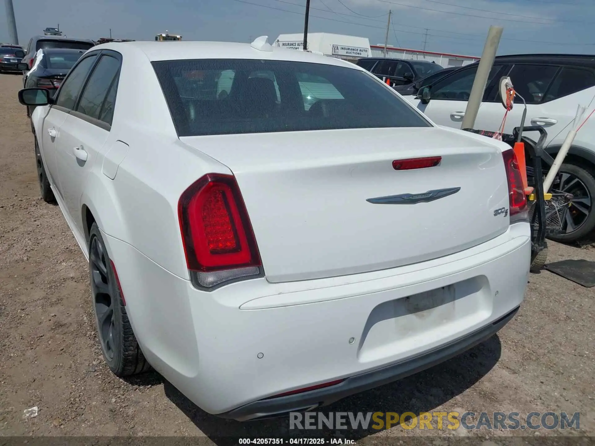 3 Photograph of a damaged car 2C3CCABG2KH604978 CHRYSLER 300 2019