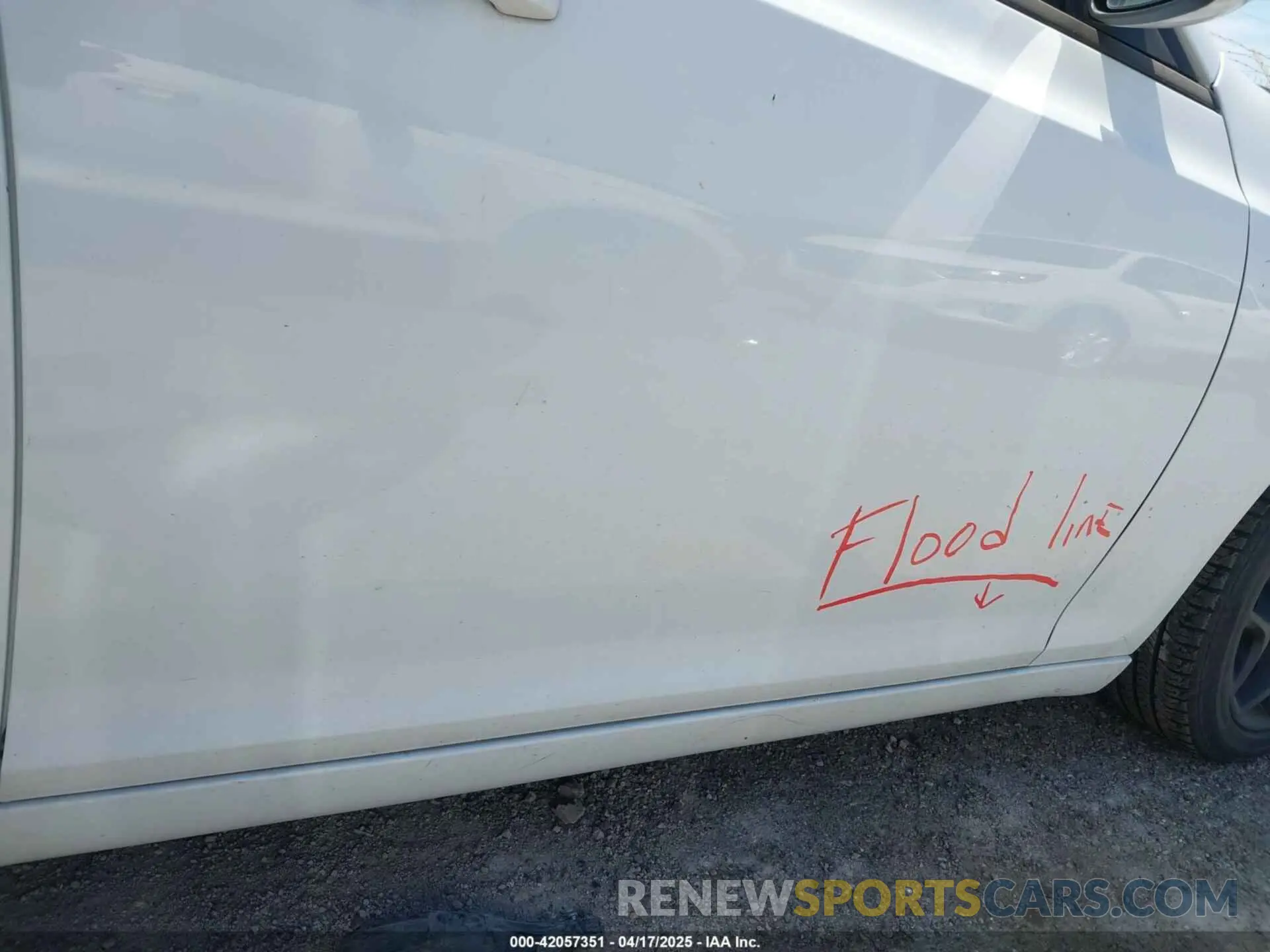 6 Photograph of a damaged car 2C3CCABG2KH604978 CHRYSLER 300 2019