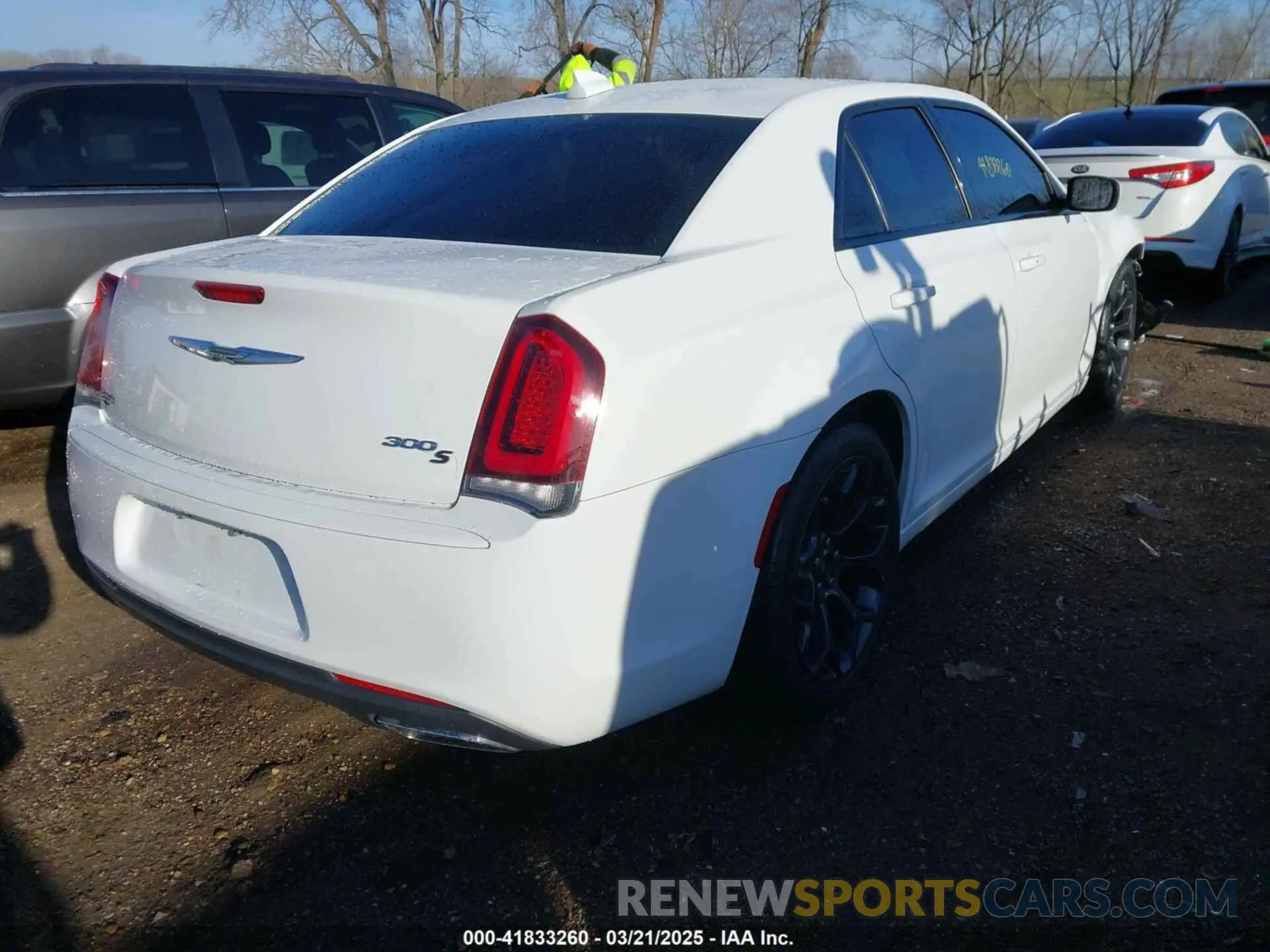 4 Photograph of a damaged car 2C3CCABG3KH533614 CHRYSLER 300 2019