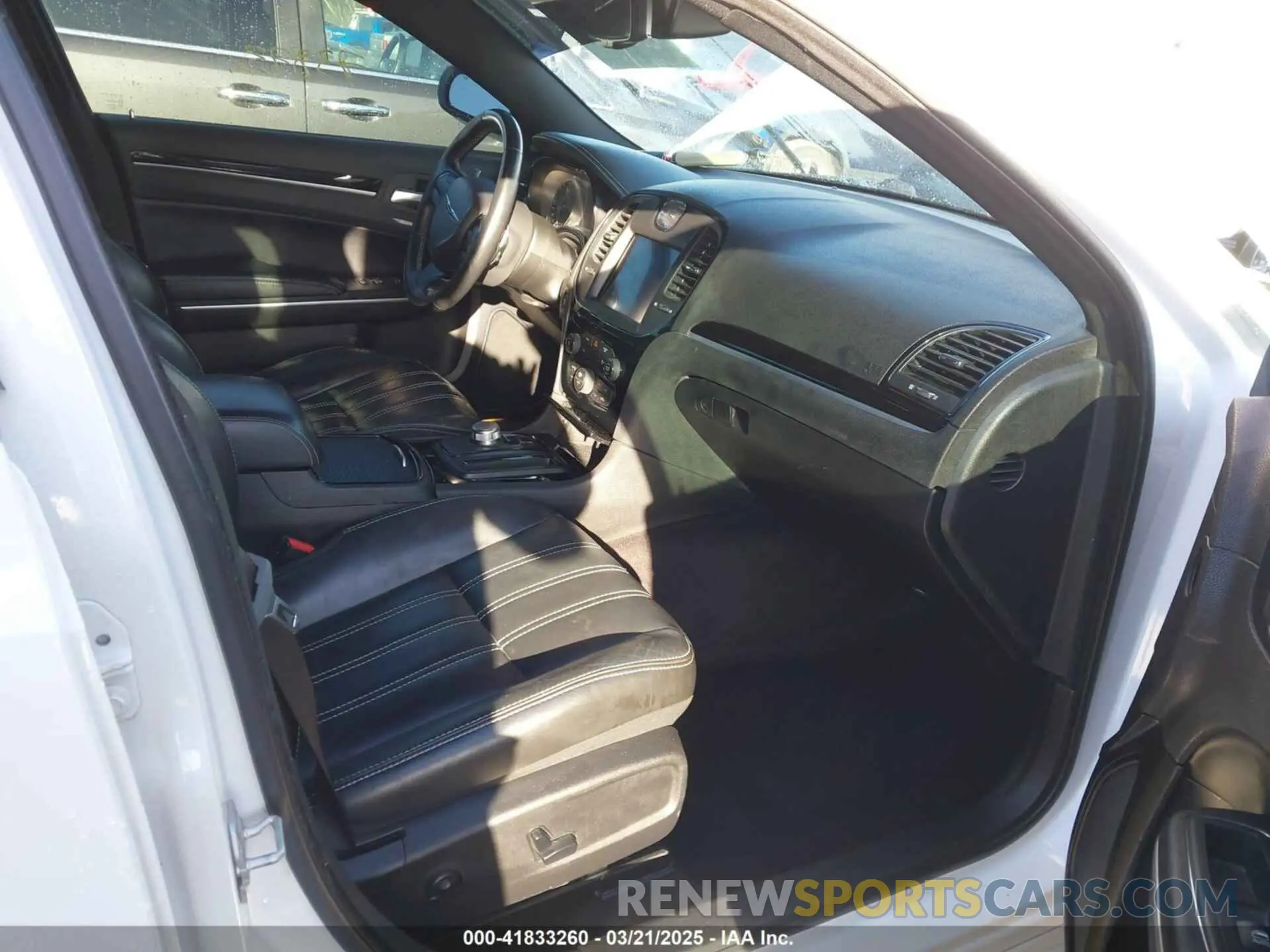 5 Photograph of a damaged car 2C3CCABG3KH533614 CHRYSLER 300 2019