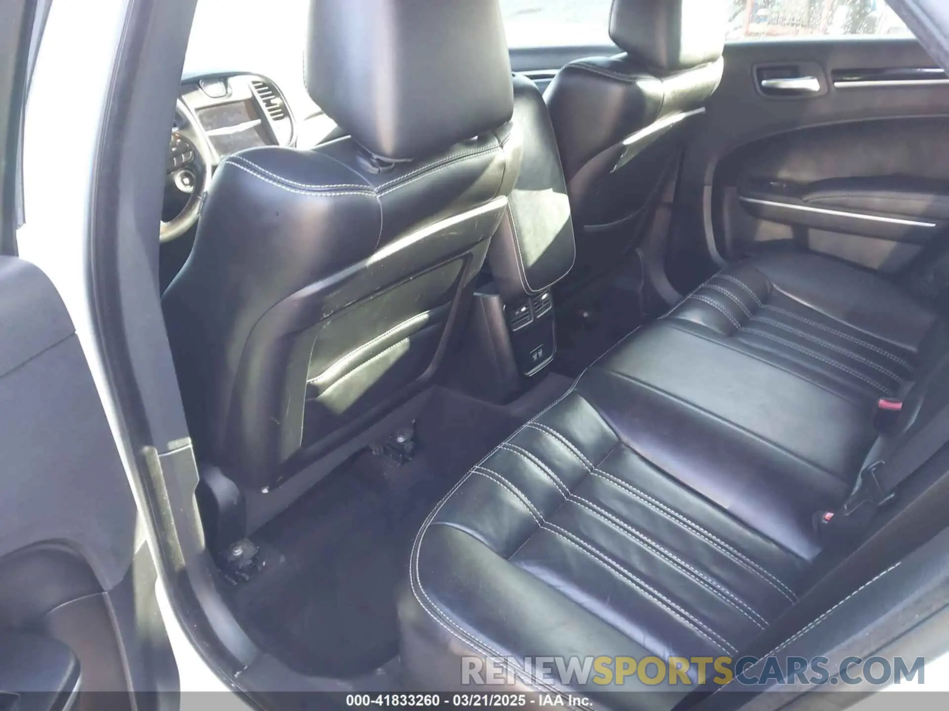 8 Photograph of a damaged car 2C3CCABG3KH533614 CHRYSLER 300 2019