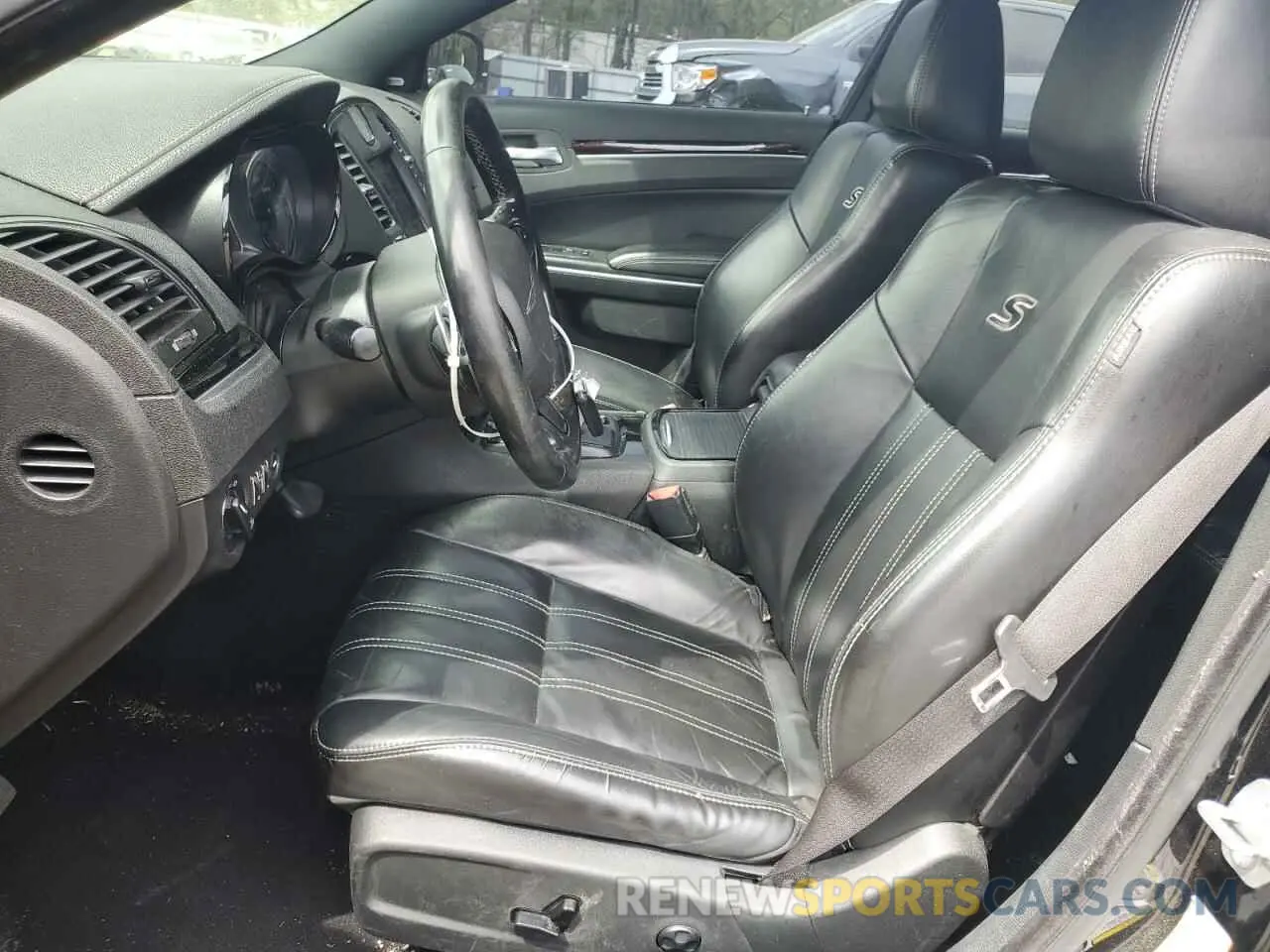 7 Photograph of a damaged car 2C3CCABG4KH618025 CHRYSLER 300 2019