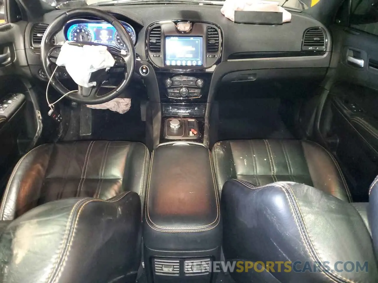 8 Photograph of a damaged car 2C3CCABG4KH640476 CHRYSLER 300 2019