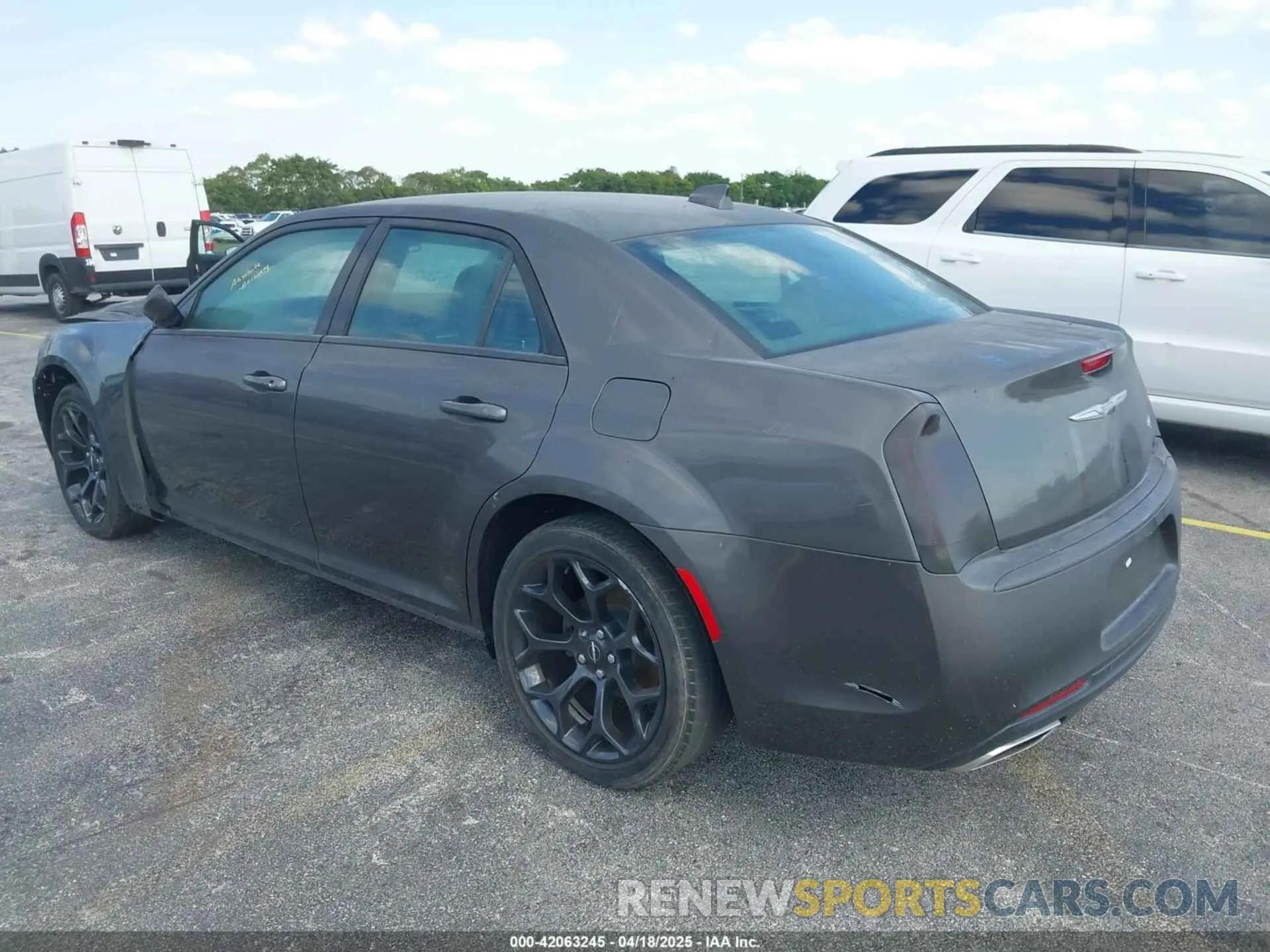 3 Photograph of a damaged car 2C3CCABG5KH516295 CHRYSLER 300 2019