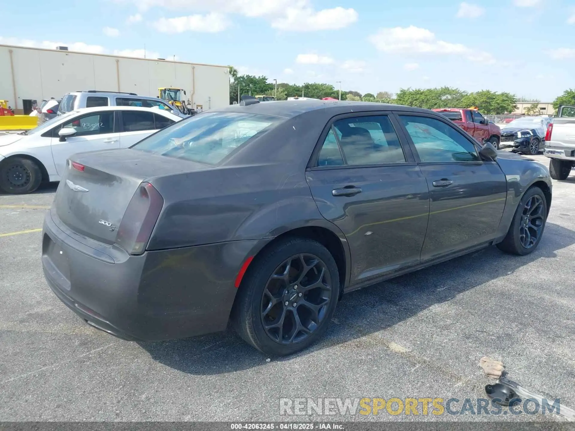 4 Photograph of a damaged car 2C3CCABG5KH516295 CHRYSLER 300 2019