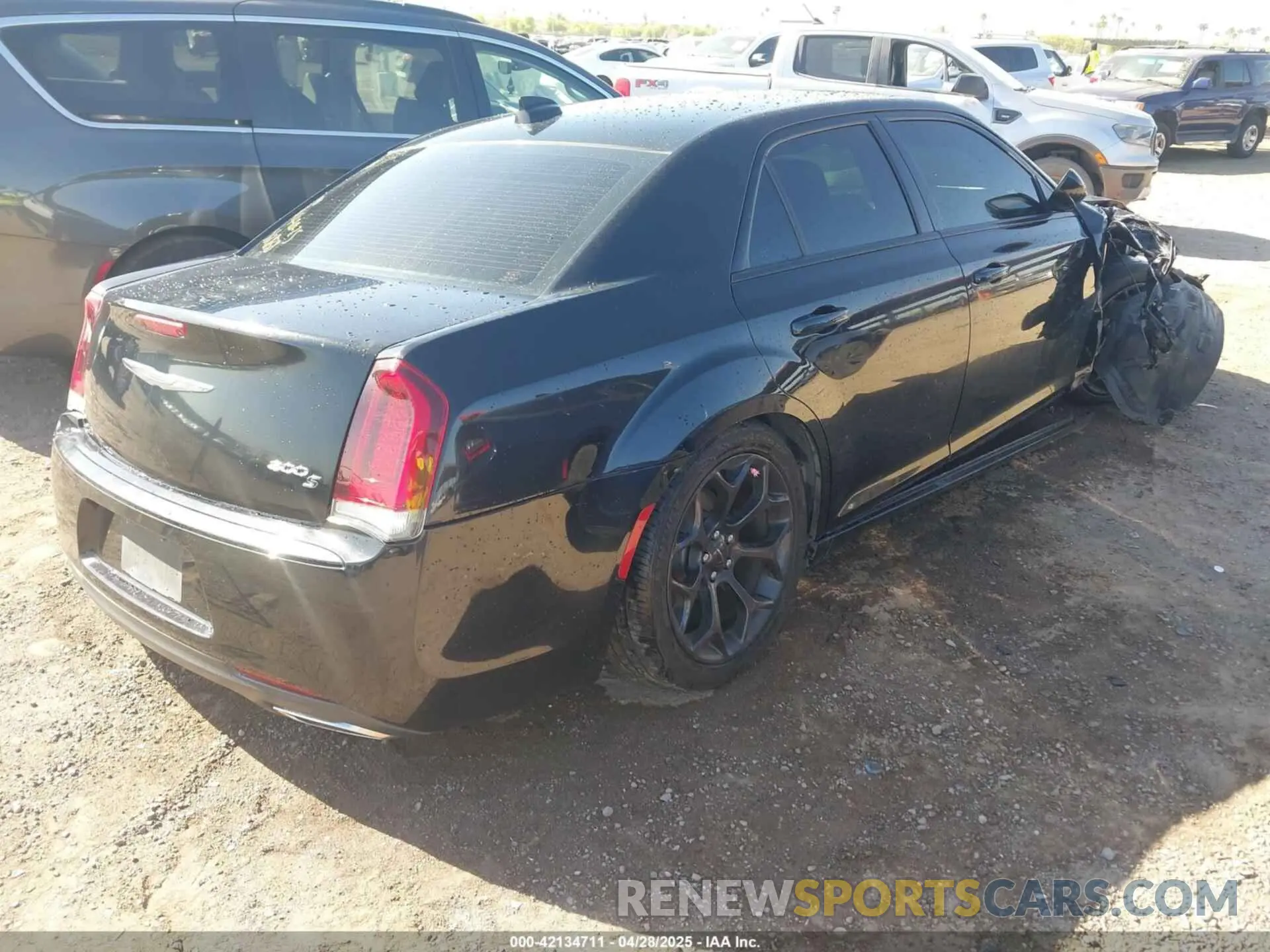 4 Photograph of a damaged car 2C3CCABG5KH562838 CHRYSLER 300 2019