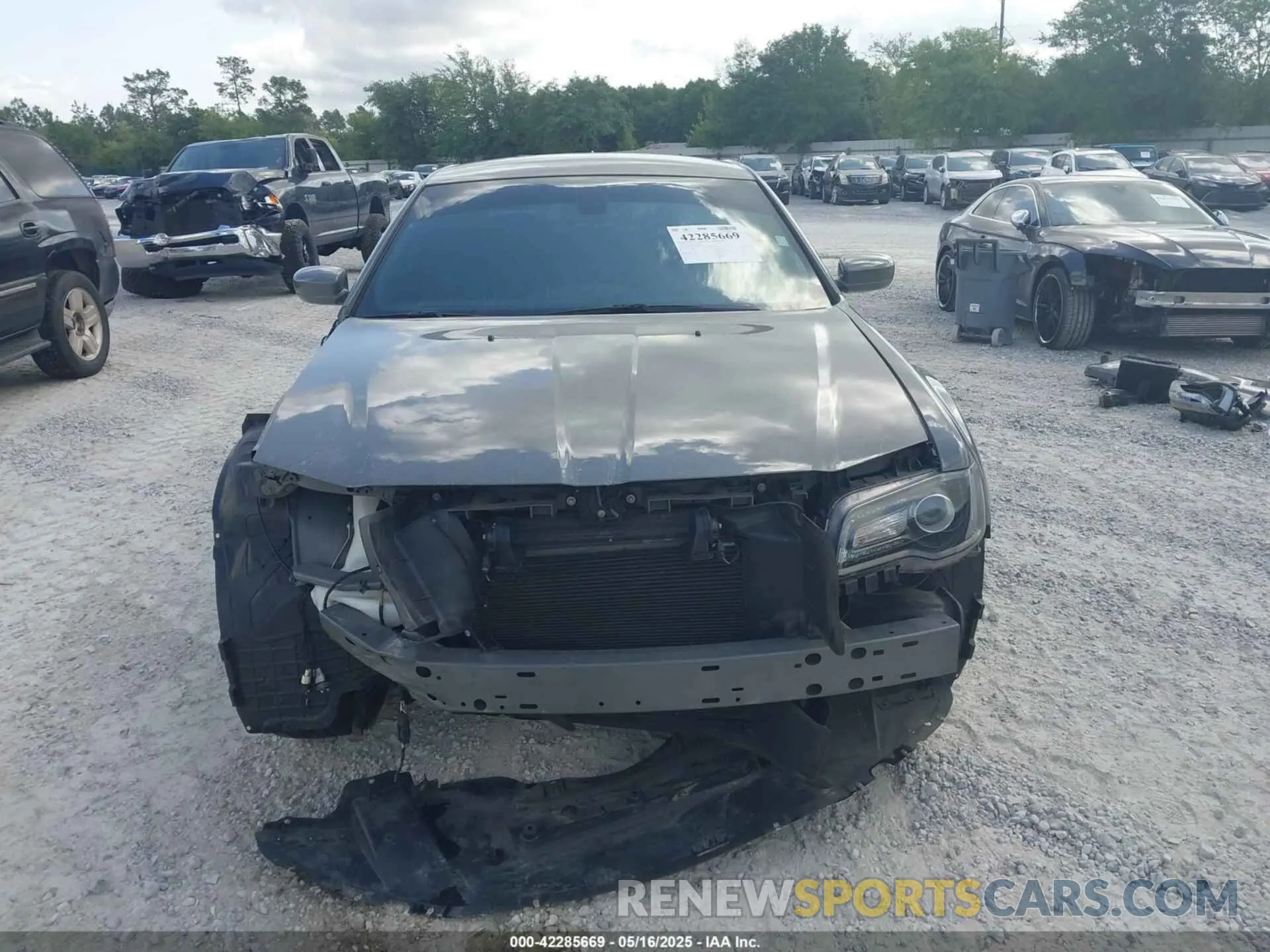13 Photograph of a damaged car 2C3CCABG5KH573371 CHRYSLER 300 2019