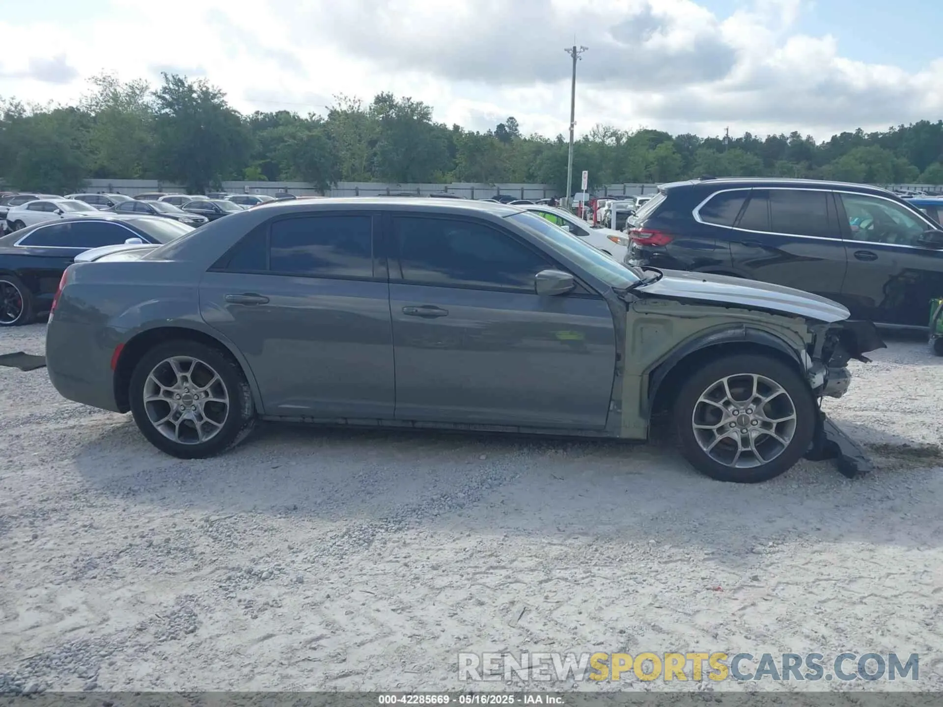 14 Photograph of a damaged car 2C3CCABG5KH573371 CHRYSLER 300 2019