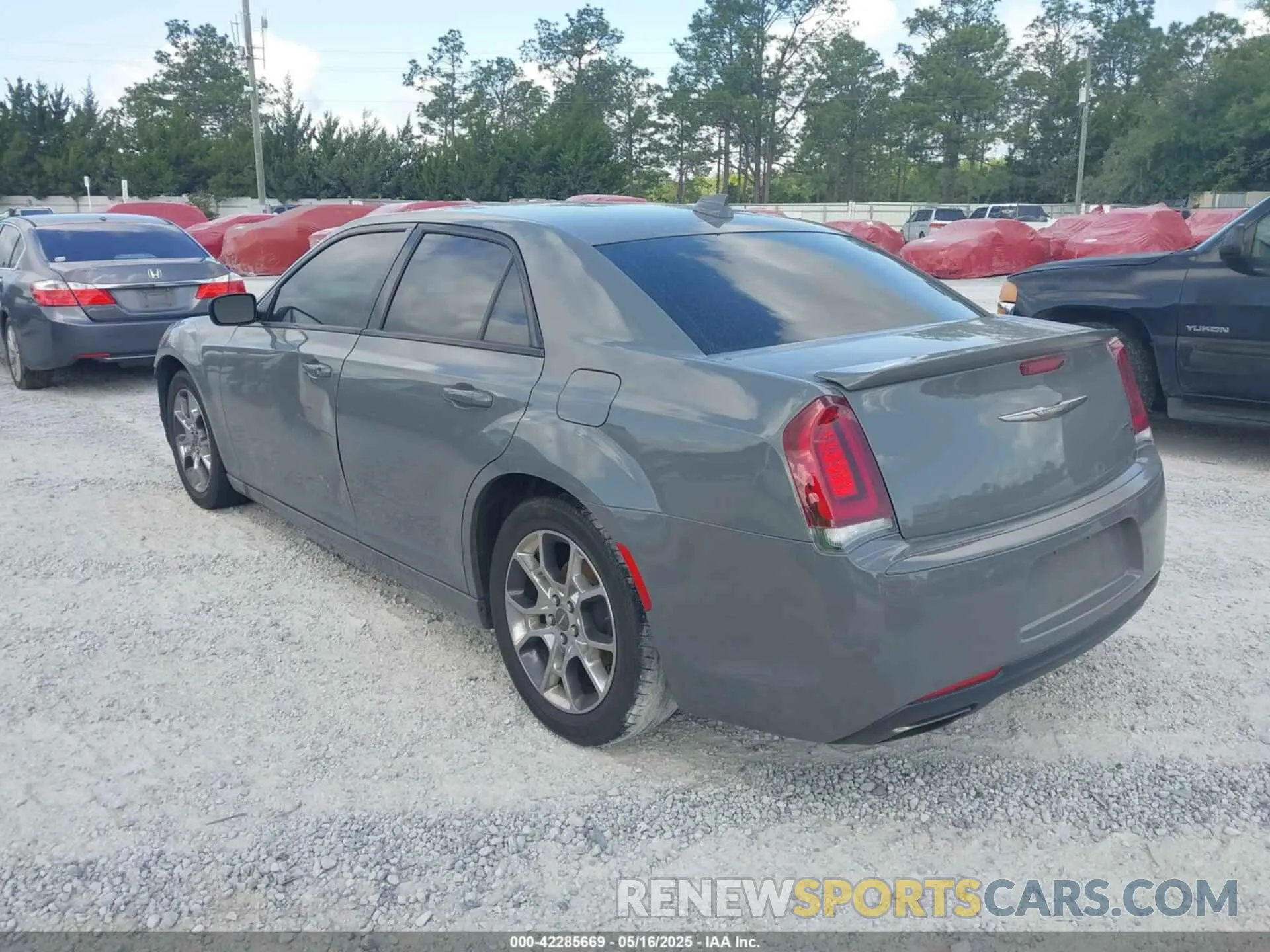 3 Photograph of a damaged car 2C3CCABG5KH573371 CHRYSLER 300 2019