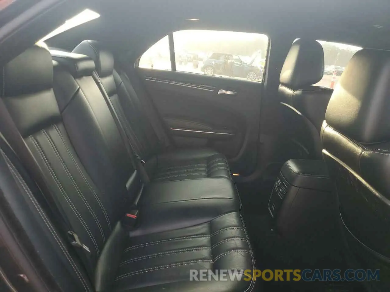 10 Photograph of a damaged car 2C3CCABG5KH585486 CHRYSLER 300 2019