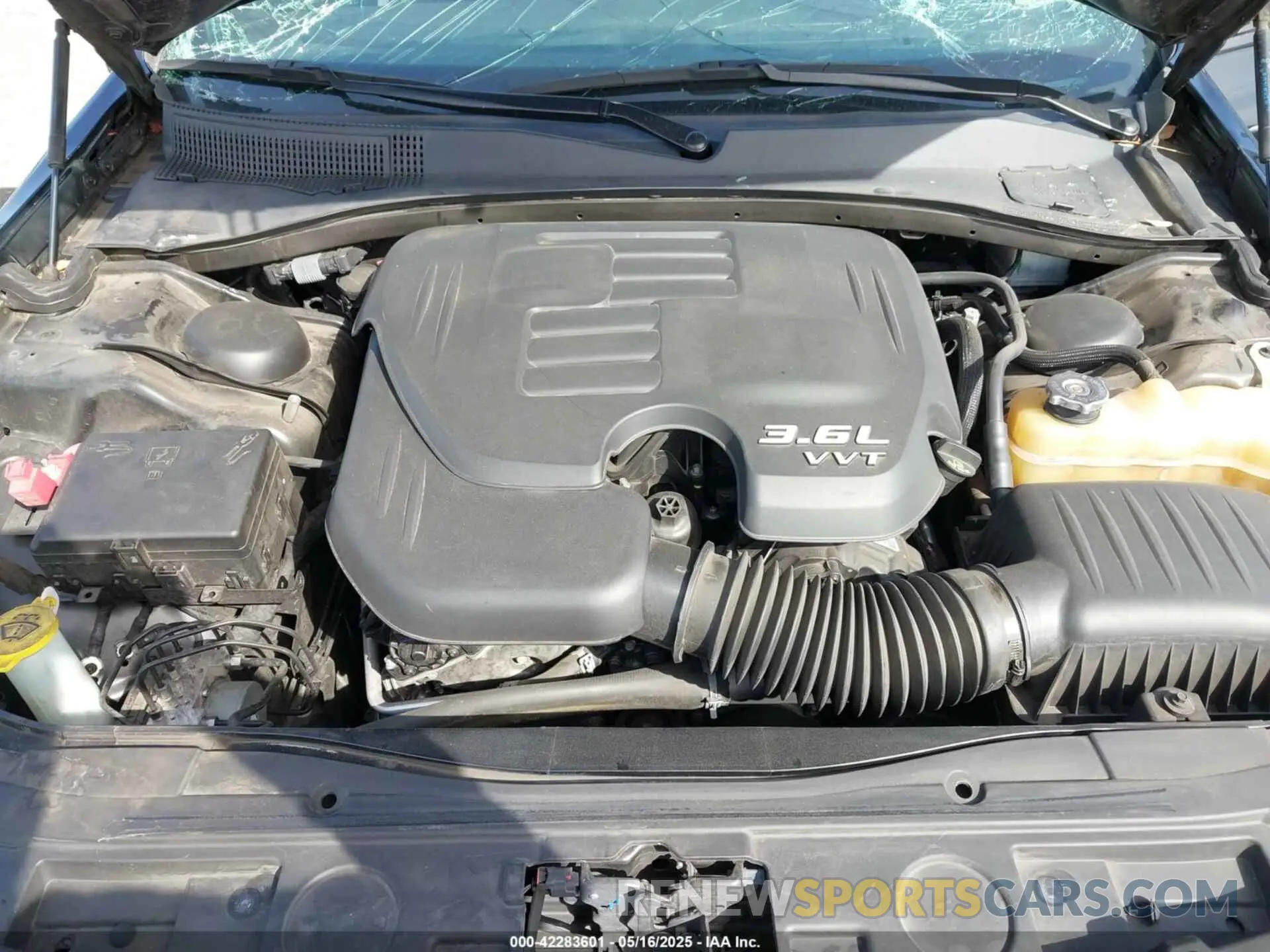 10 Photograph of a damaged car 2C3CCABG5KH648229 CHRYSLER 300 2019