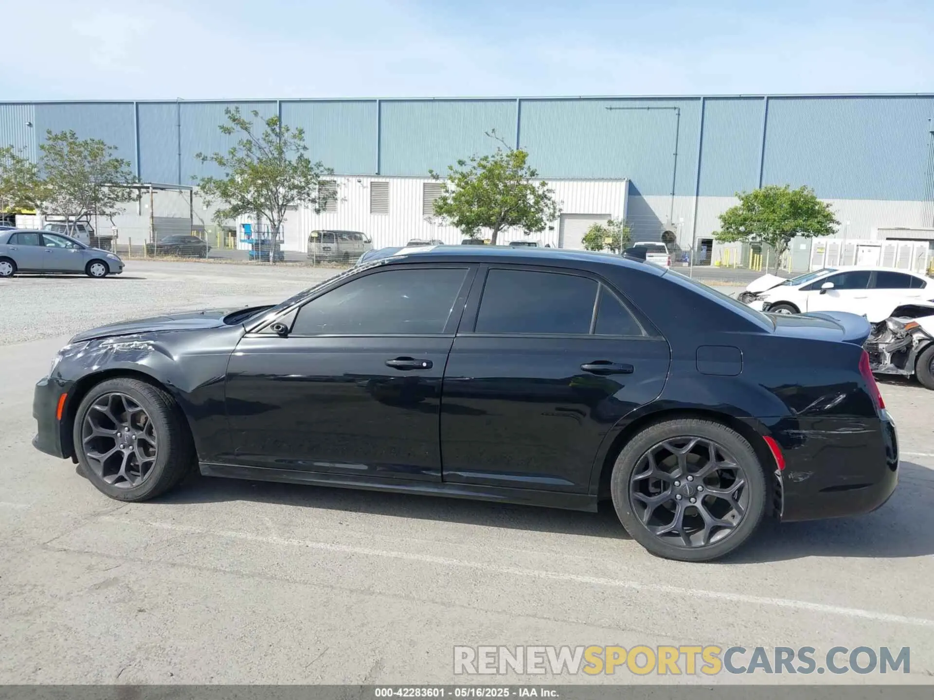 14 Photograph of a damaged car 2C3CCABG5KH648229 CHRYSLER 300 2019