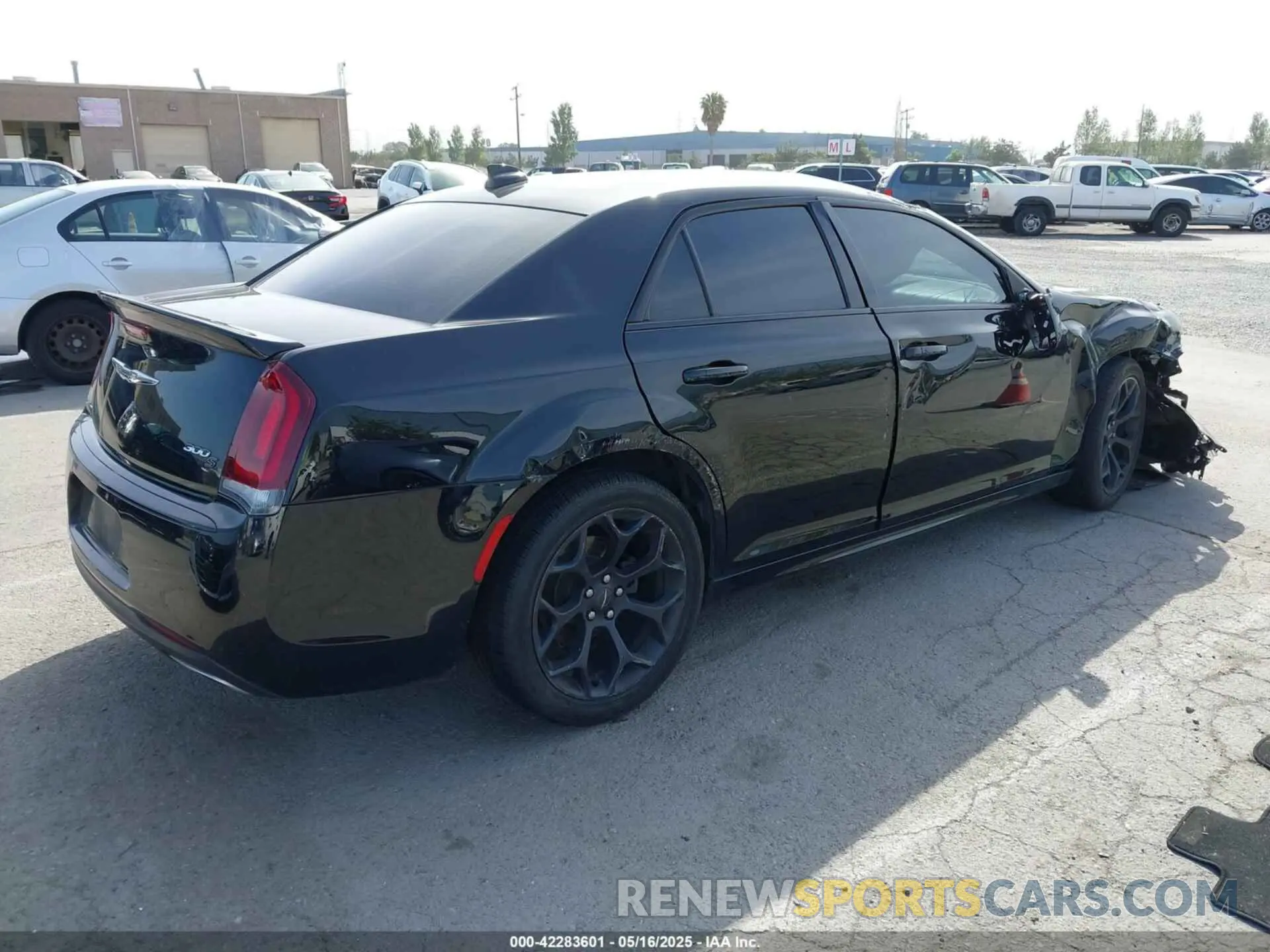 4 Photograph of a damaged car 2C3CCABG5KH648229 CHRYSLER 300 2019