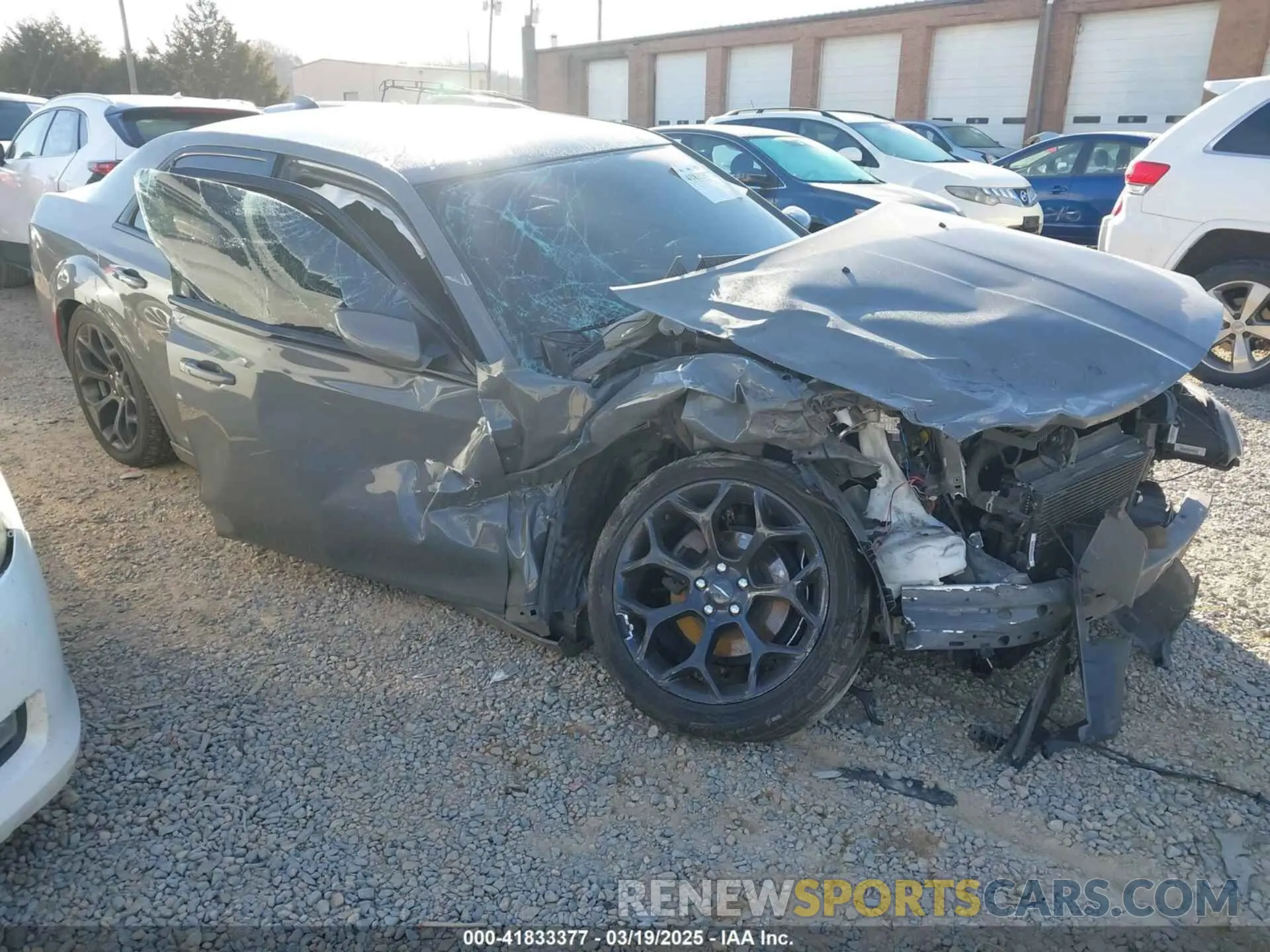 1 Фотография поврежденного автомобиля 2C3CCABG5KH708249 CHRYSLER 300 2019