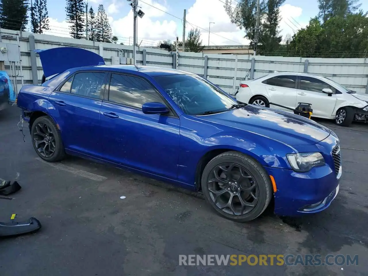 4 Фотография поврежденного автомобиля 2C3CCABG7KH515679 CHRYSLER 300 2019