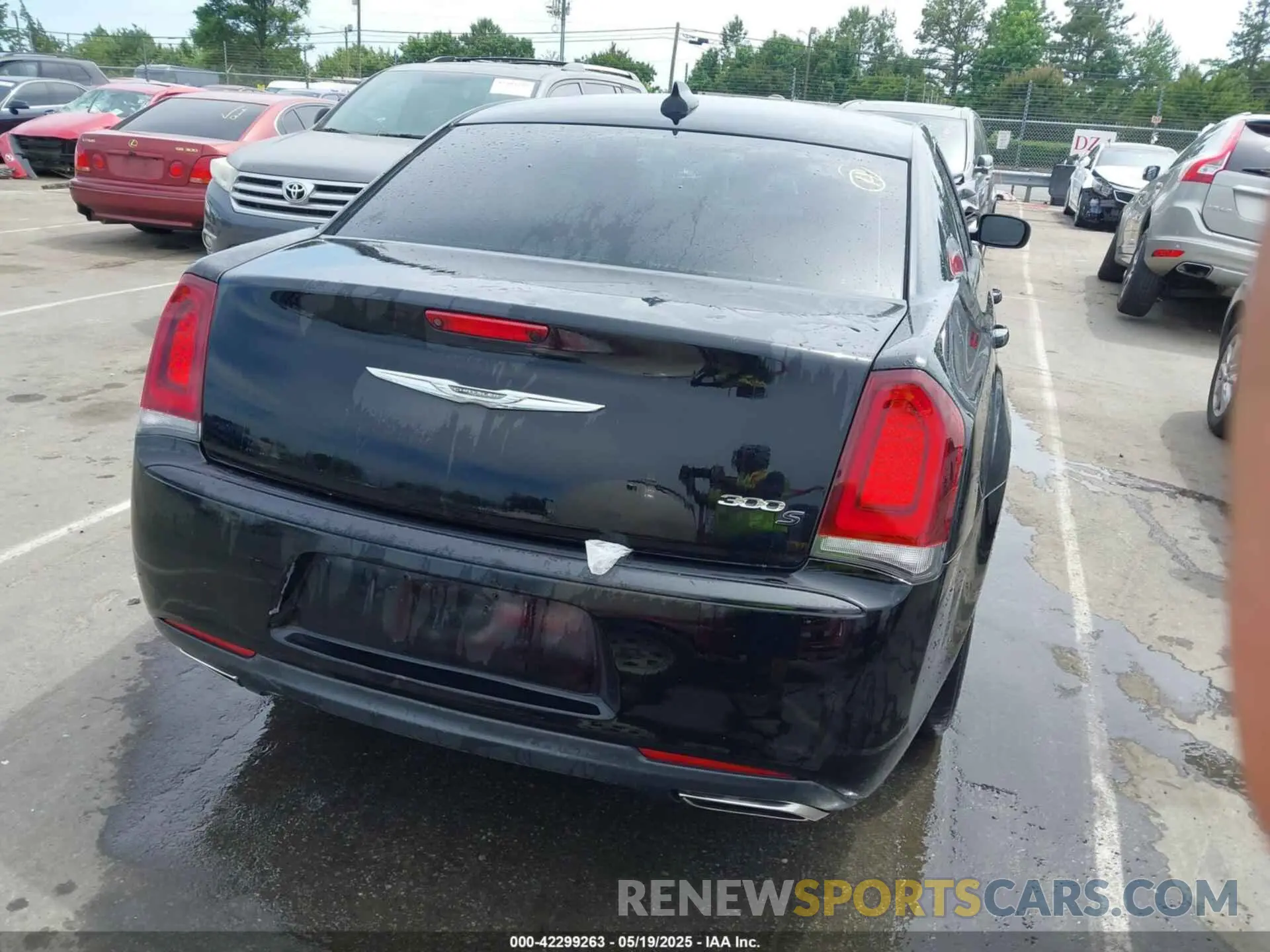 15 Photograph of a damaged car 2C3CCABG9KH617937 CHRYSLER 300 2019