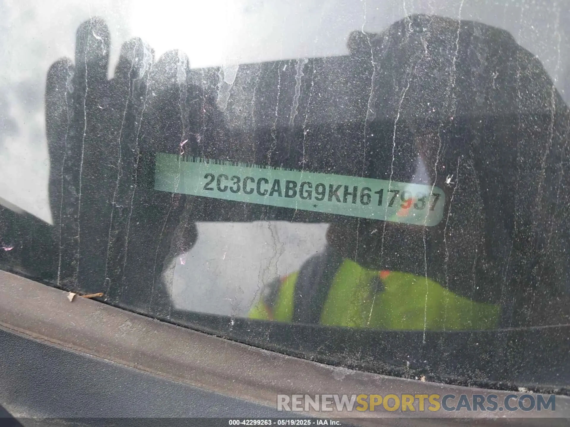 9 Photograph of a damaged car 2C3CCABG9KH617937 CHRYSLER 300 2019