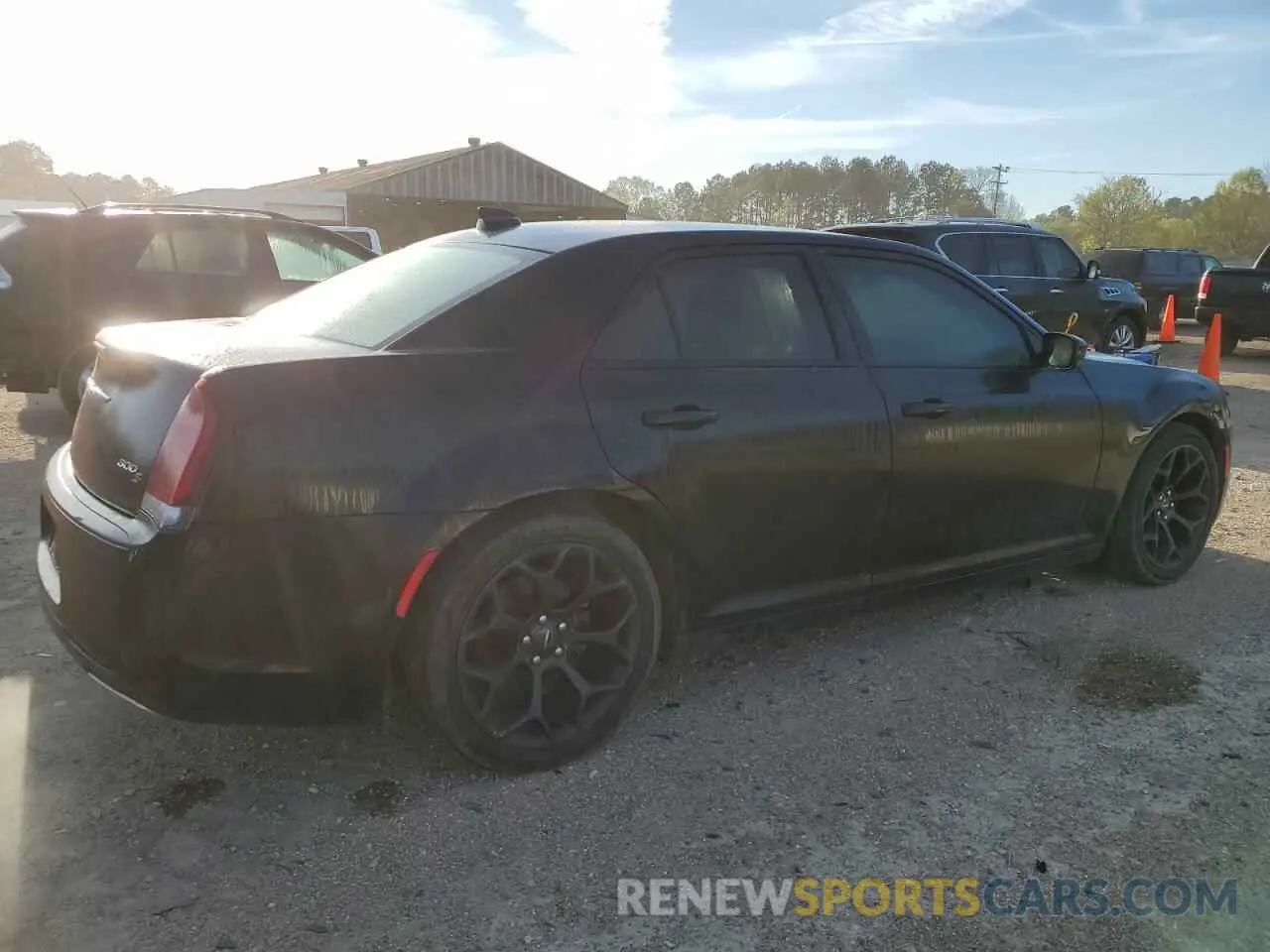 3 Photograph of a damaged car 2C3CCABG9KH628632 CHRYSLER 300 2019
