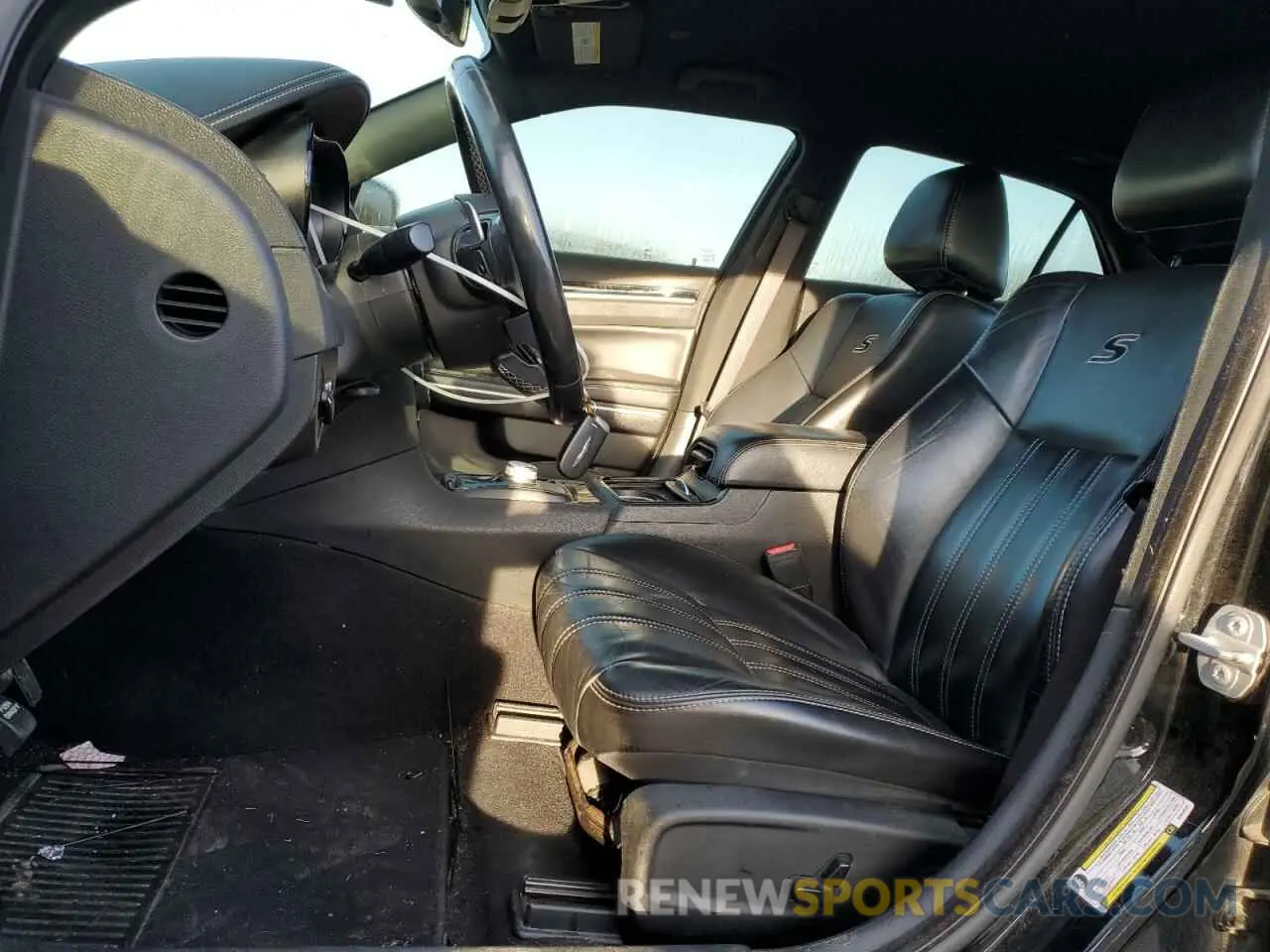 7 Photograph of a damaged car 2C3CCABG9KH628632 CHRYSLER 300 2019