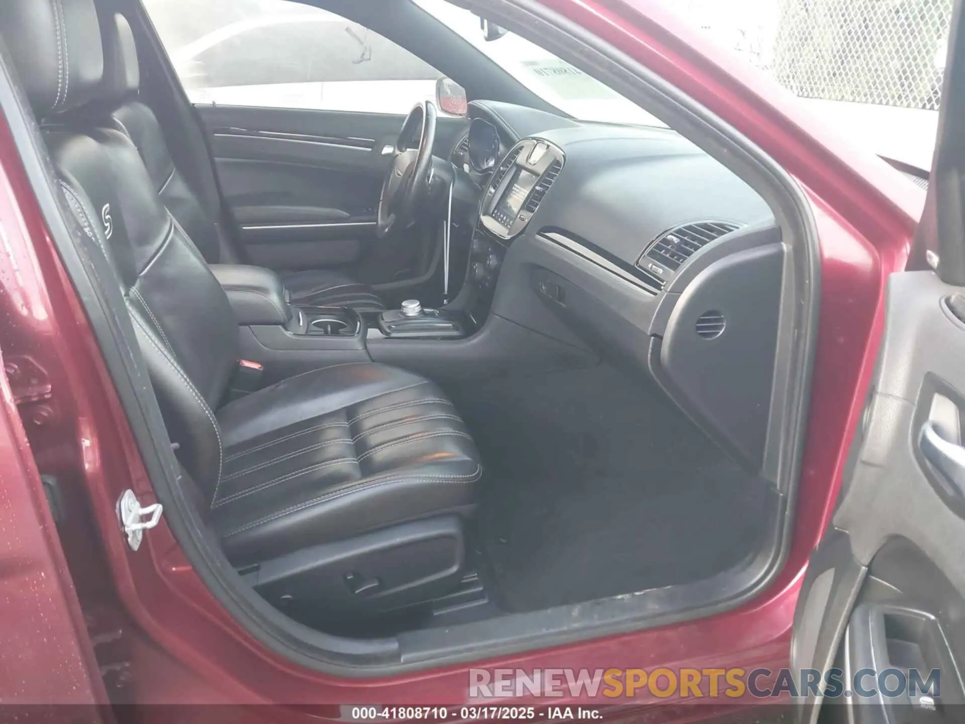 5 Photograph of a damaged car 2C3CCABGXKH577819 CHRYSLER 300 2019