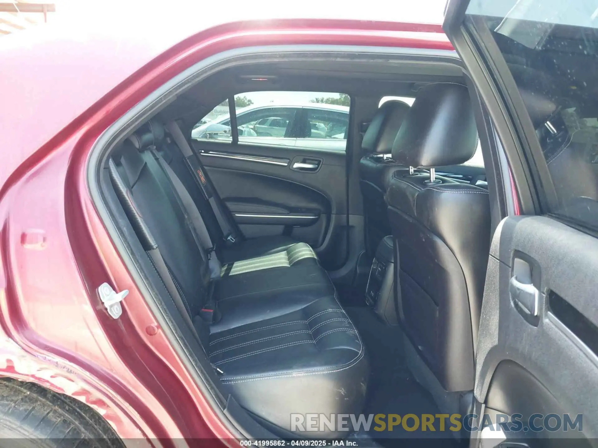 8 Photograph of a damaged car 2C3CCABGXKH686121 CHRYSLER 300 2019