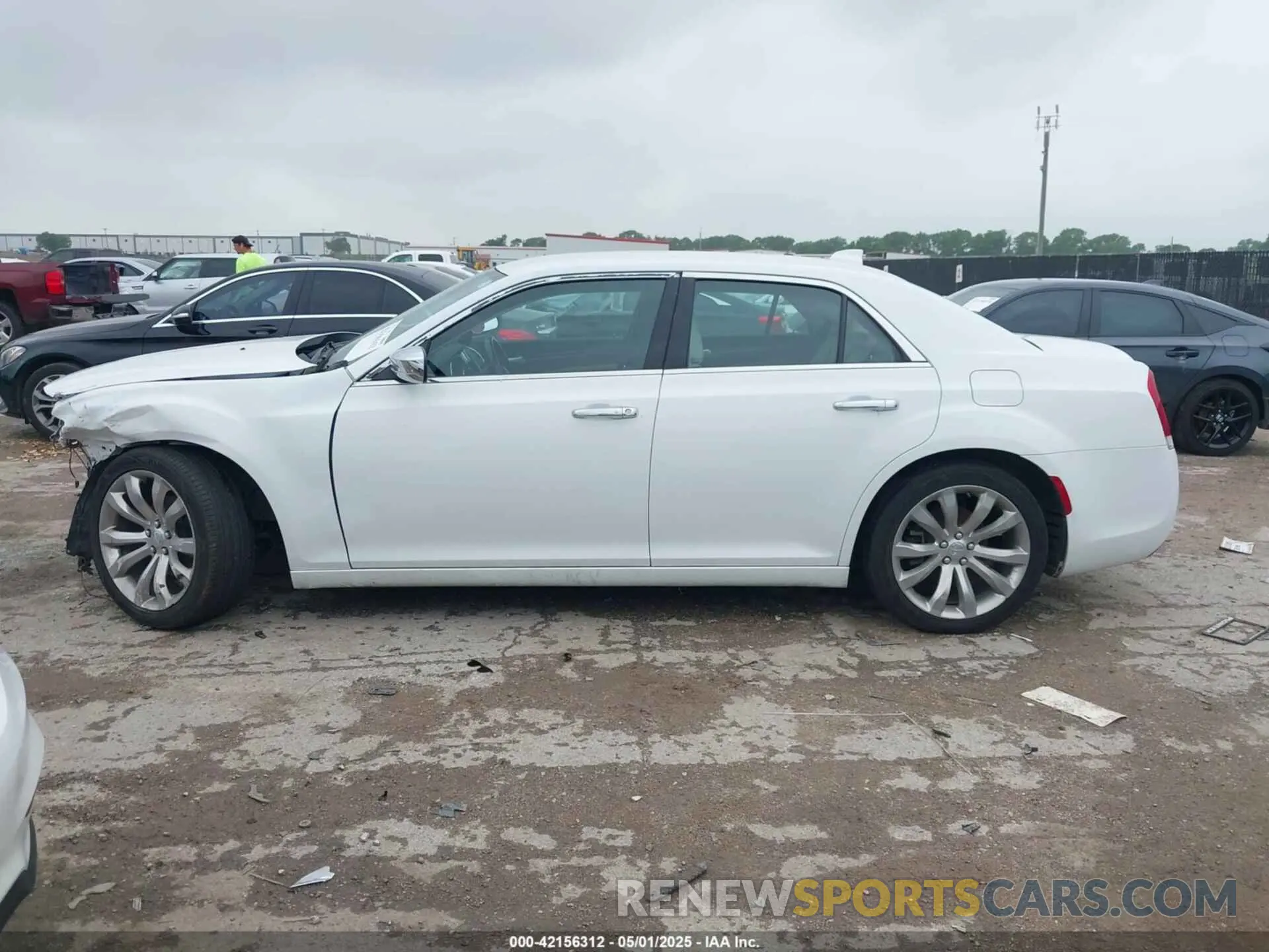 14 Photograph of a damaged car 2C3CCAEG1KH536281 CHRYSLER 300 2019
