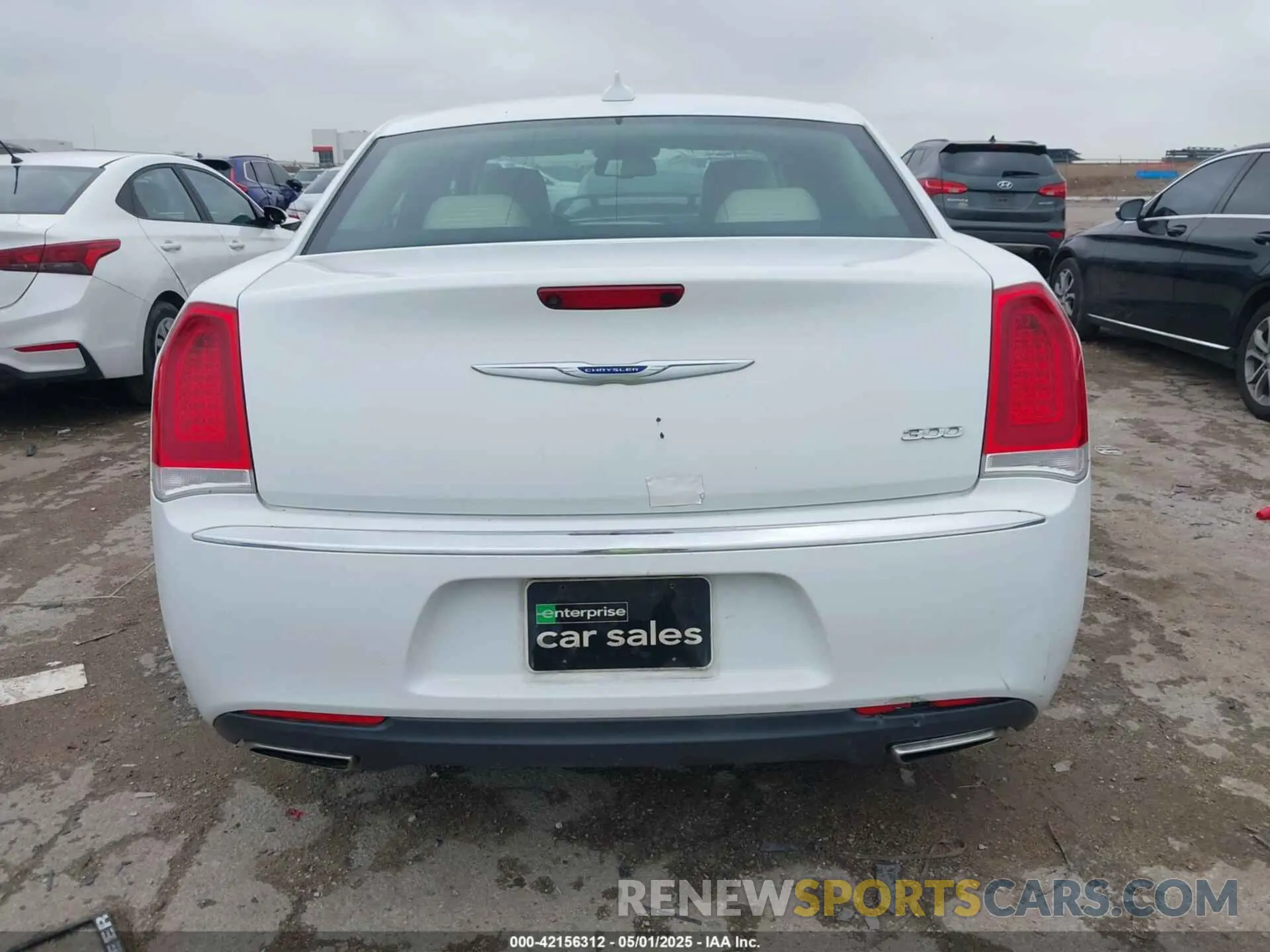 16 Photograph of a damaged car 2C3CCAEG1KH536281 CHRYSLER 300 2019