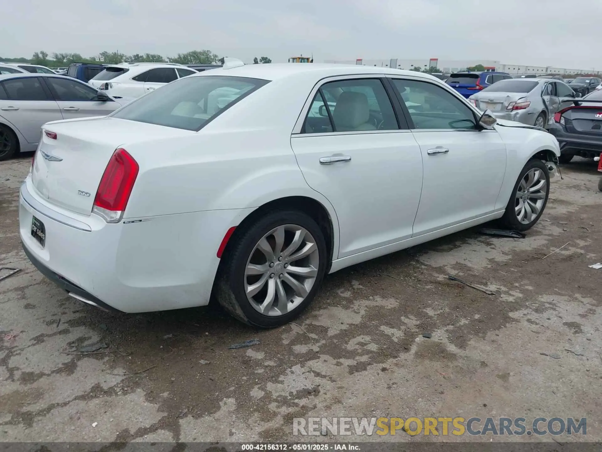 4 Photograph of a damaged car 2C3CCAEG1KH536281 CHRYSLER 300 2019