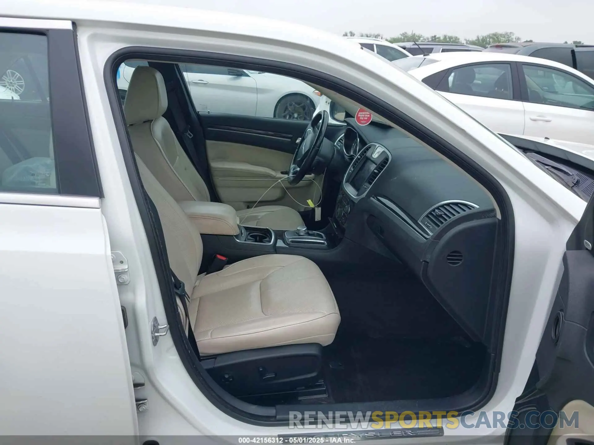 5 Photograph of a damaged car 2C3CCAEG1KH536281 CHRYSLER 300 2019
