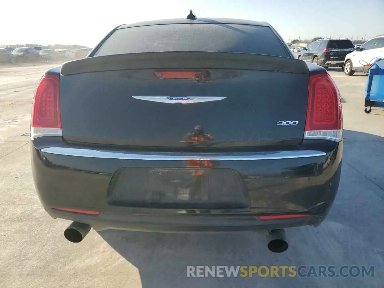 6 Photograph of a damaged car 2C3CCAEG2KH555681 CHRYSLER 300 2019