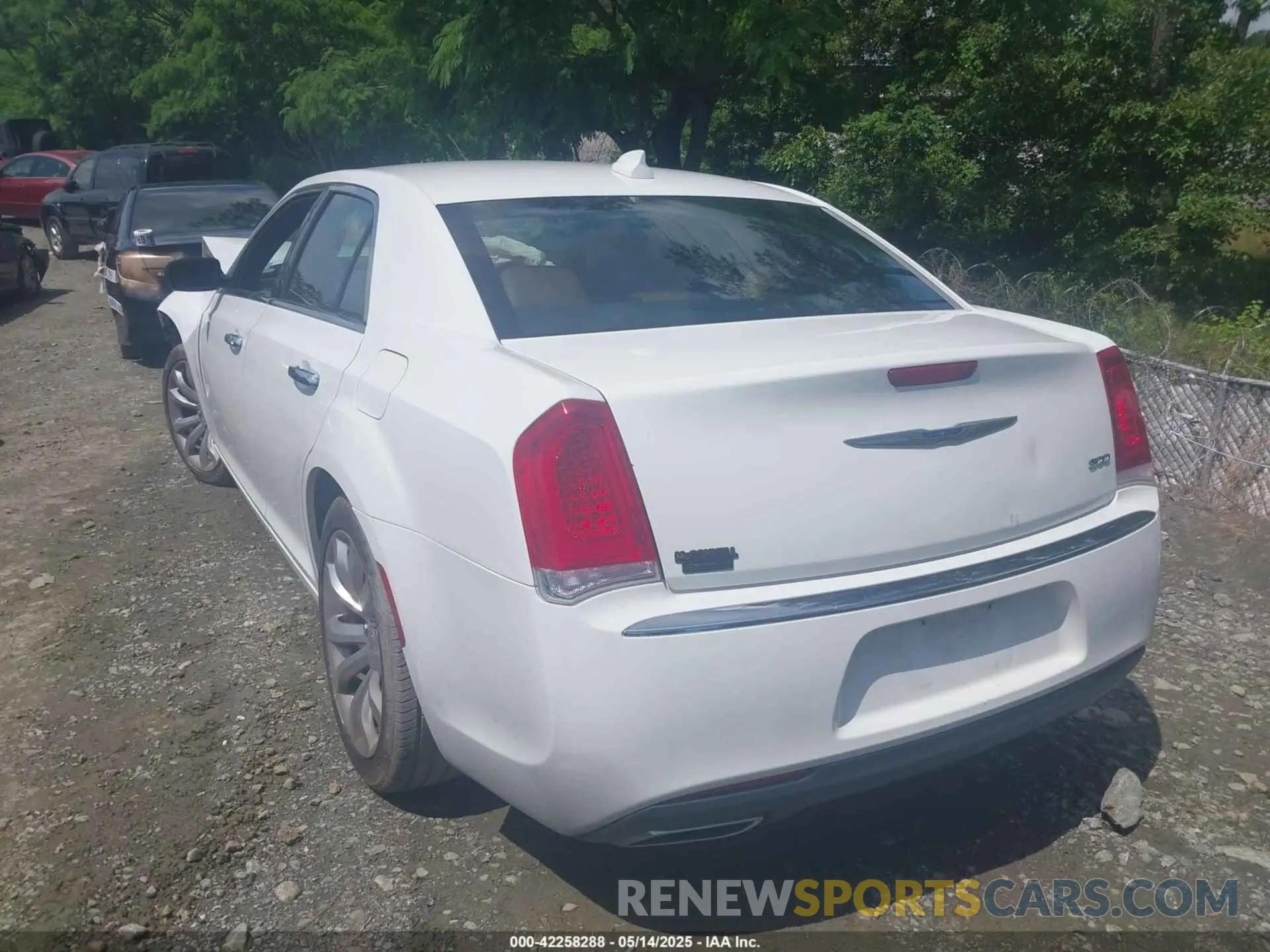3 Photograph of a damaged car 2C3CCAEG3KH528019 CHRYSLER 300 2019