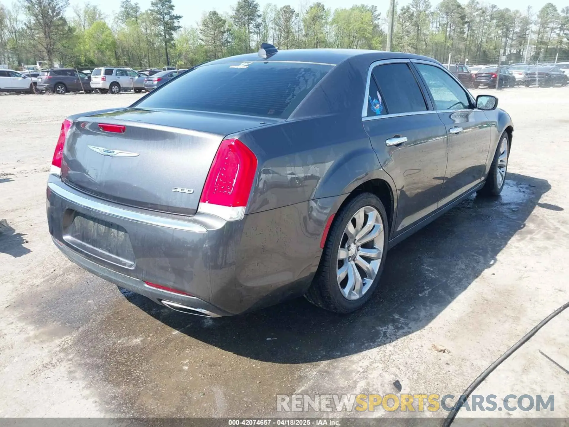 4 Фотография поврежденного автомобиля 2C3CCAEG3KH528585 CHRYSLER 300 2019