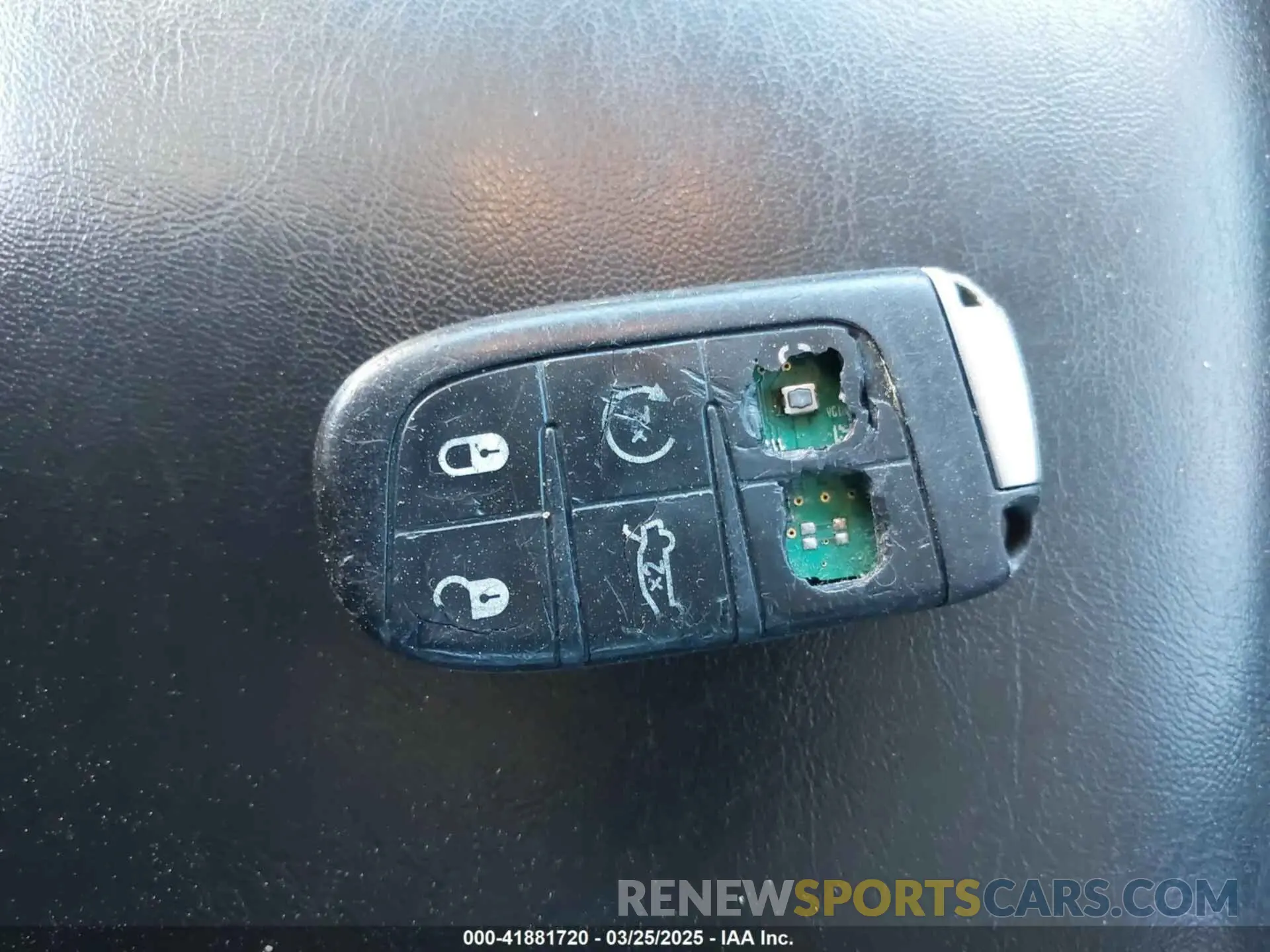 11 Photograph of a damaged car 2C3CCAEG3KH536492 CHRYSLER 300 2019