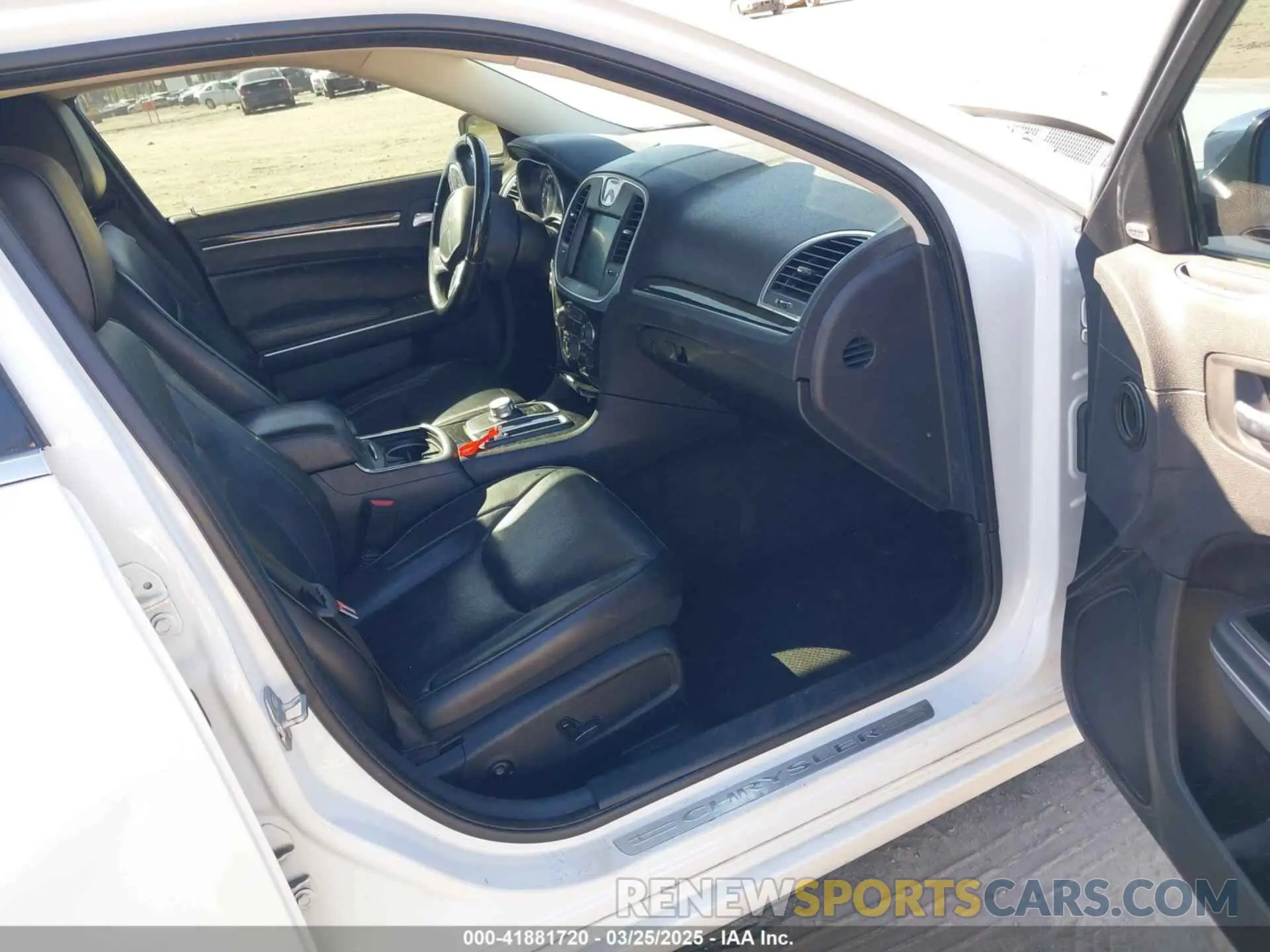 5 Photograph of a damaged car 2C3CCAEG3KH536492 CHRYSLER 300 2019
