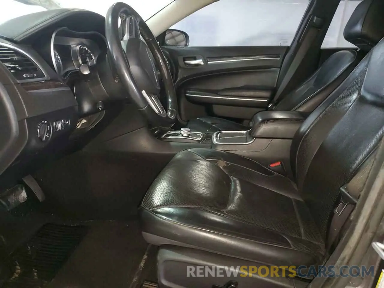 7 Photograph of a damaged car 2C3CCAEG3KH563000 CHRYSLER 300 2019