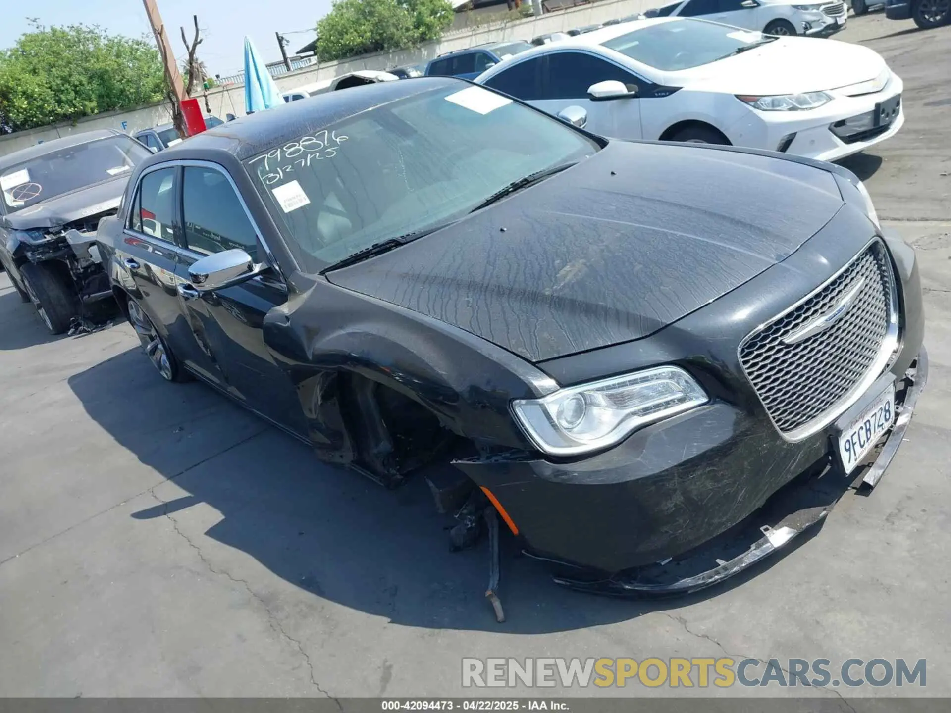 1 Фотография поврежденного автомобиля 2C3CCAEG3KH697988 CHRYSLER 300 2019