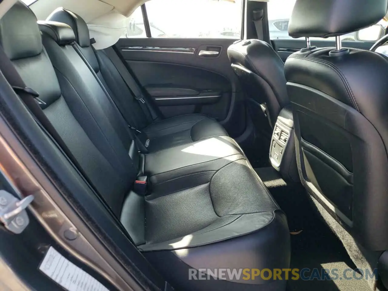 11 Photograph of a damaged car 2C3CCAEG4KH609787 CHRYSLER 300 2019