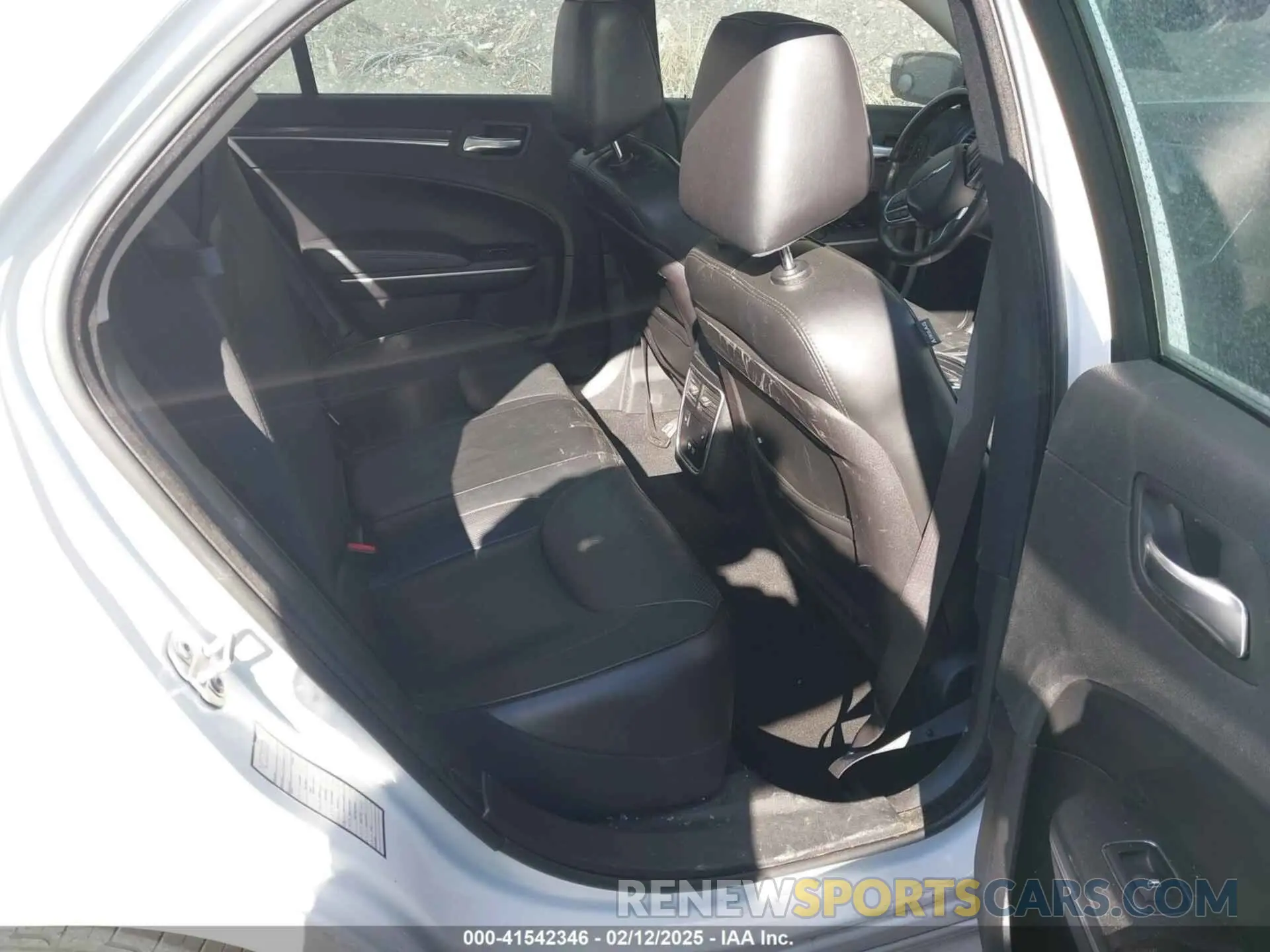 8 Photograph of a damaged car 2C3CCAEG7KH566112 CHRYSLER 300 2019