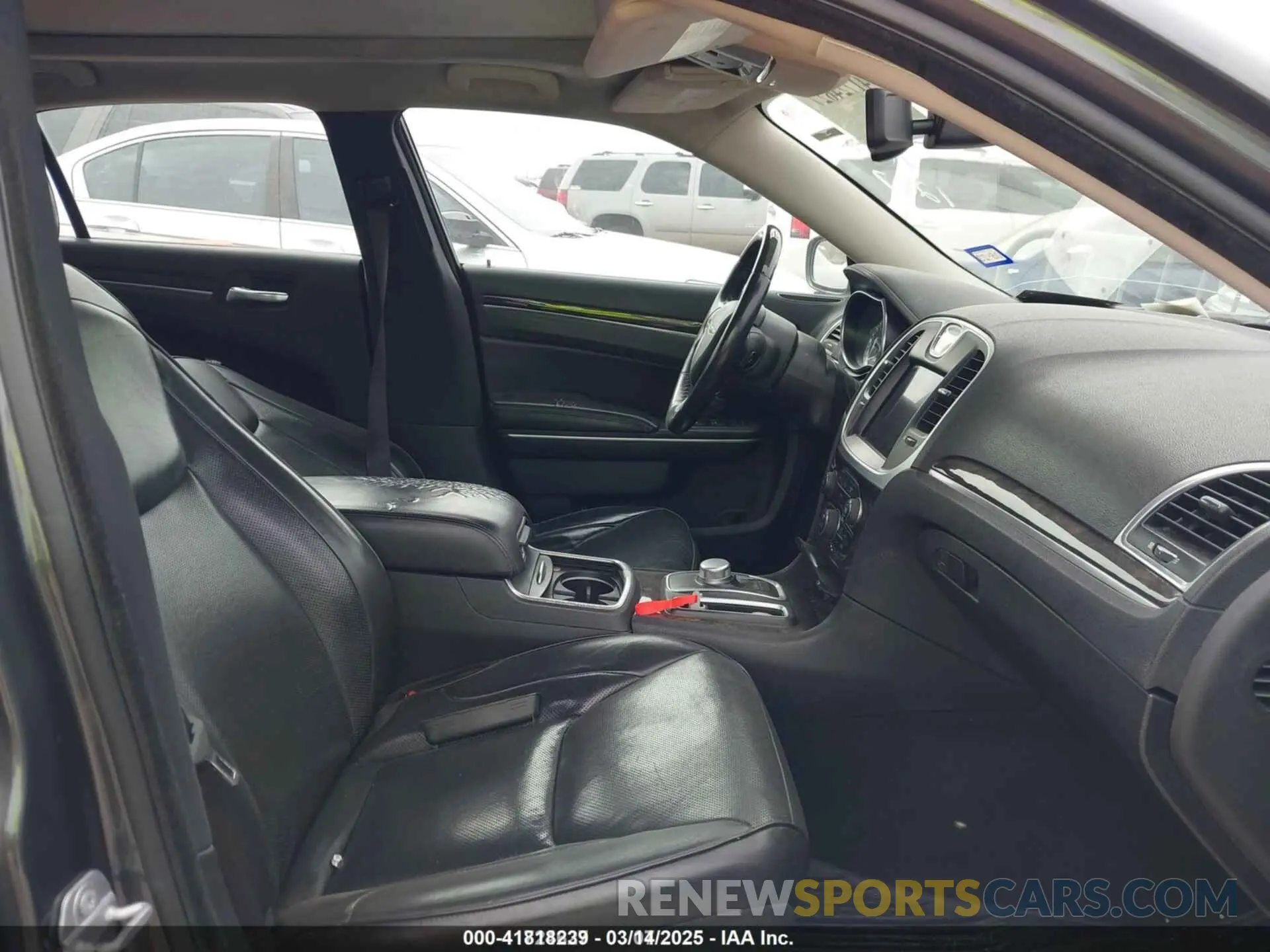 5 Photograph of a damaged car 2C3CCAEG8KH594727 CHRYSLER 300 2019